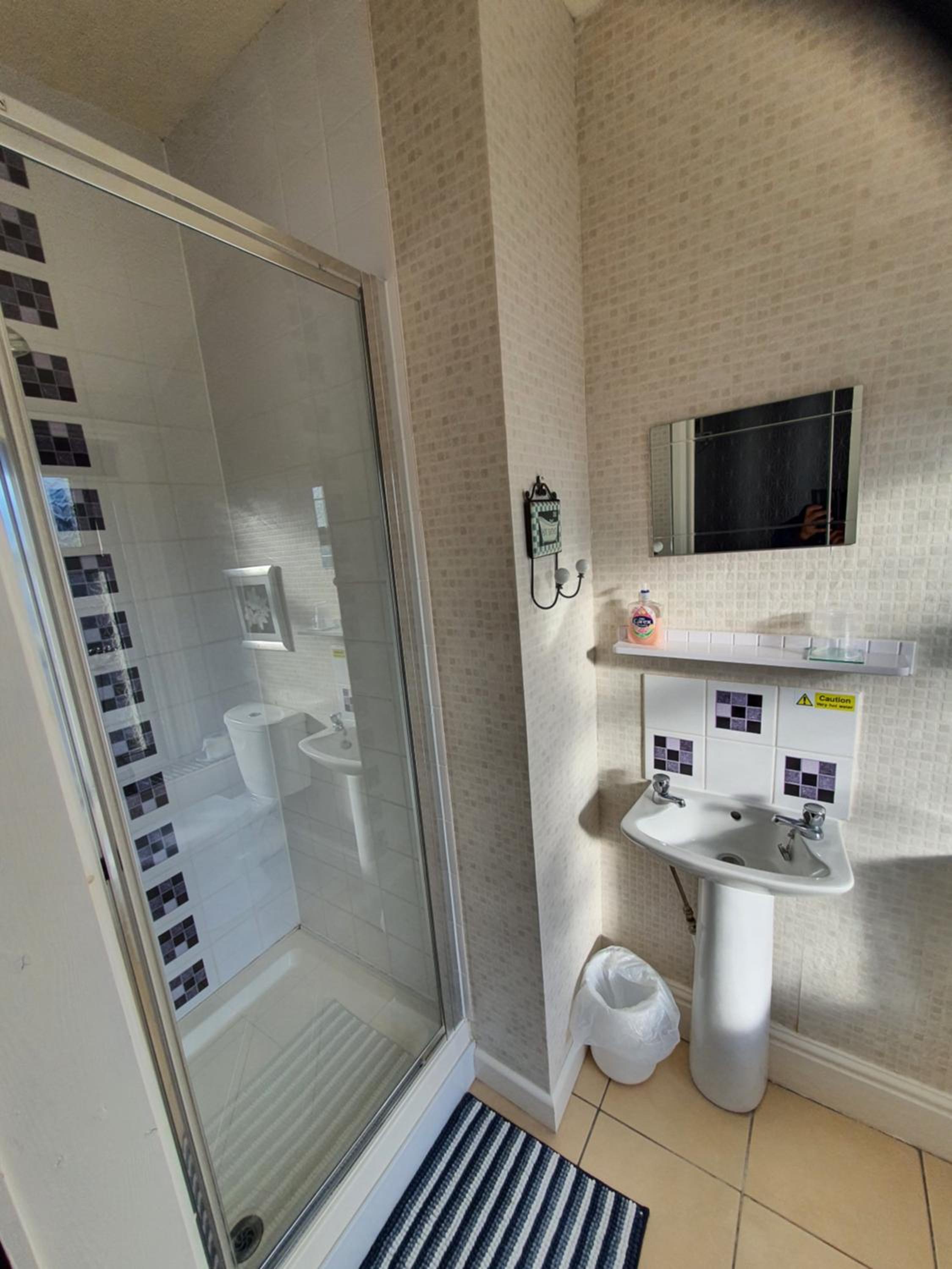 Economy Double Room - Photo 3