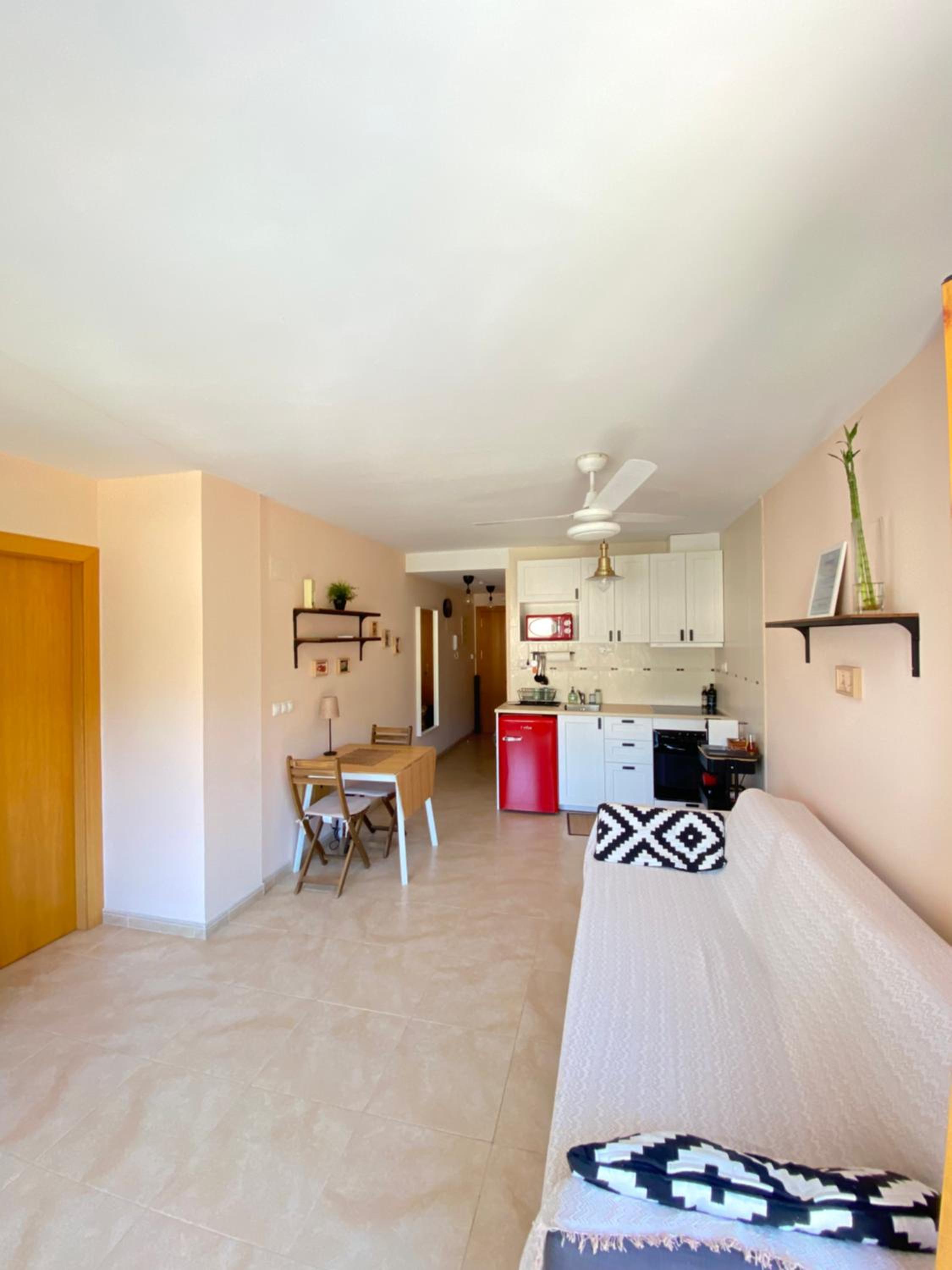 One-Bedroom Apartment photo 2