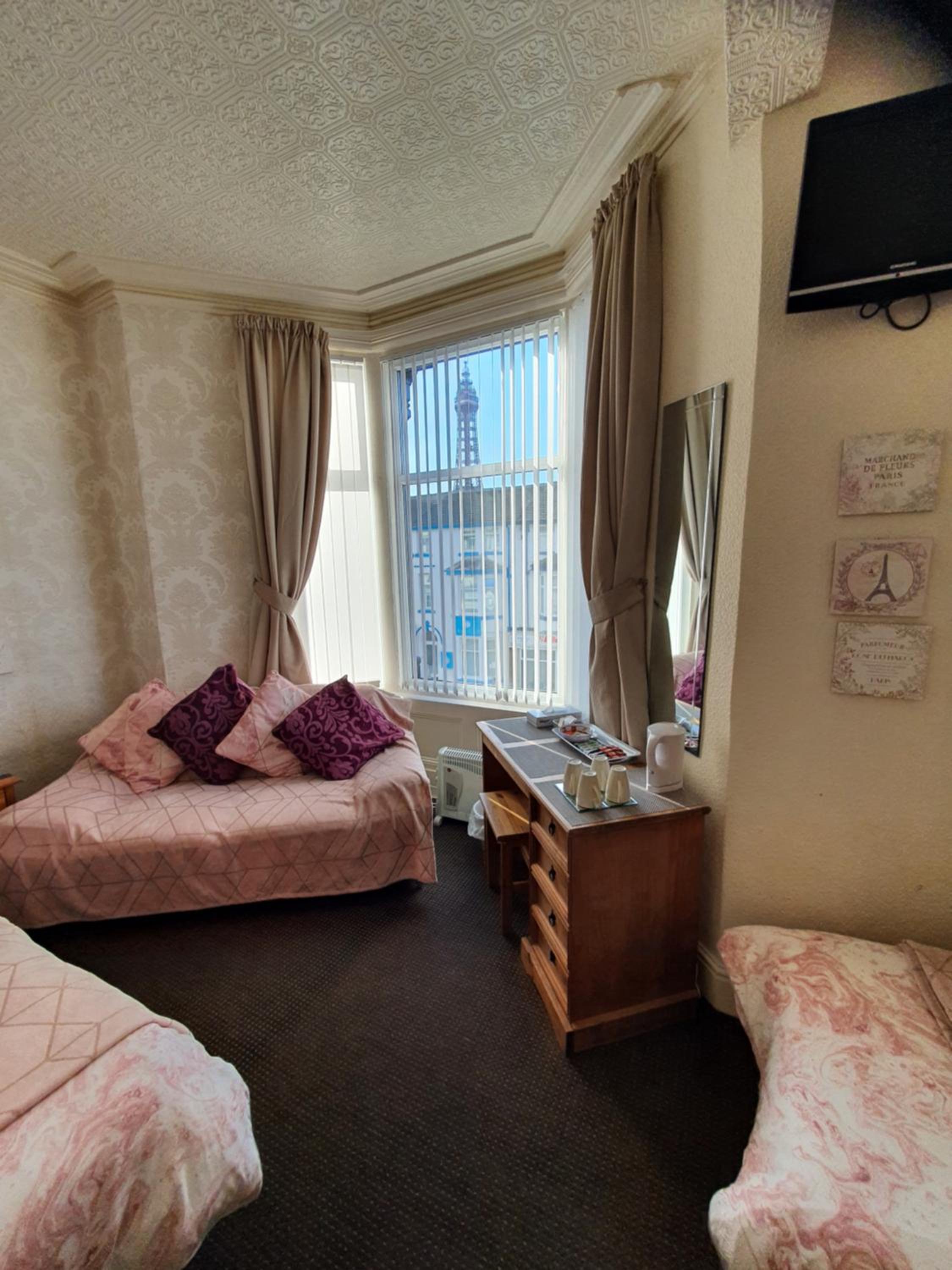 Quadruple Room - Photo 2