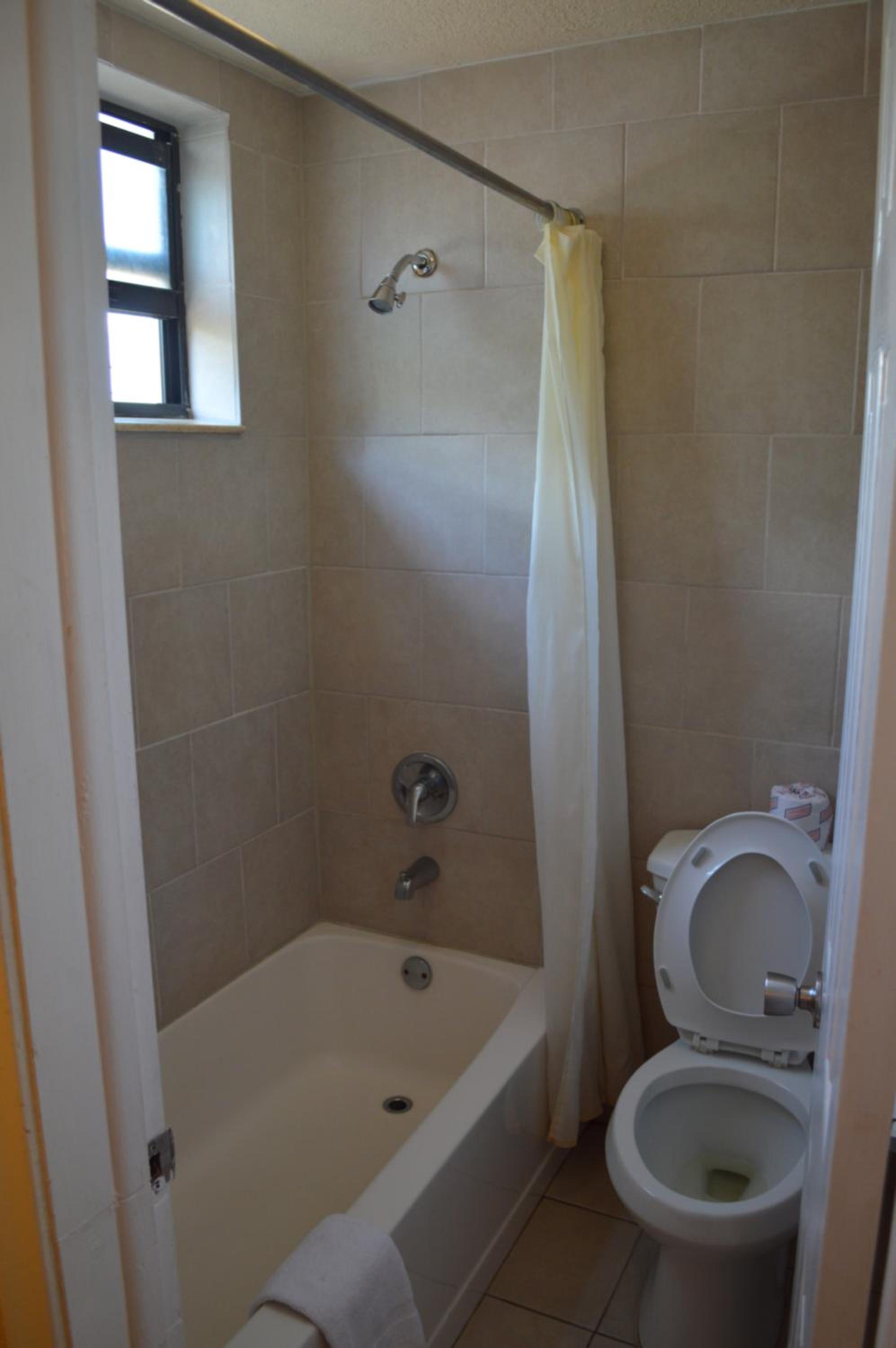 Standard Queen Room - Photo 4