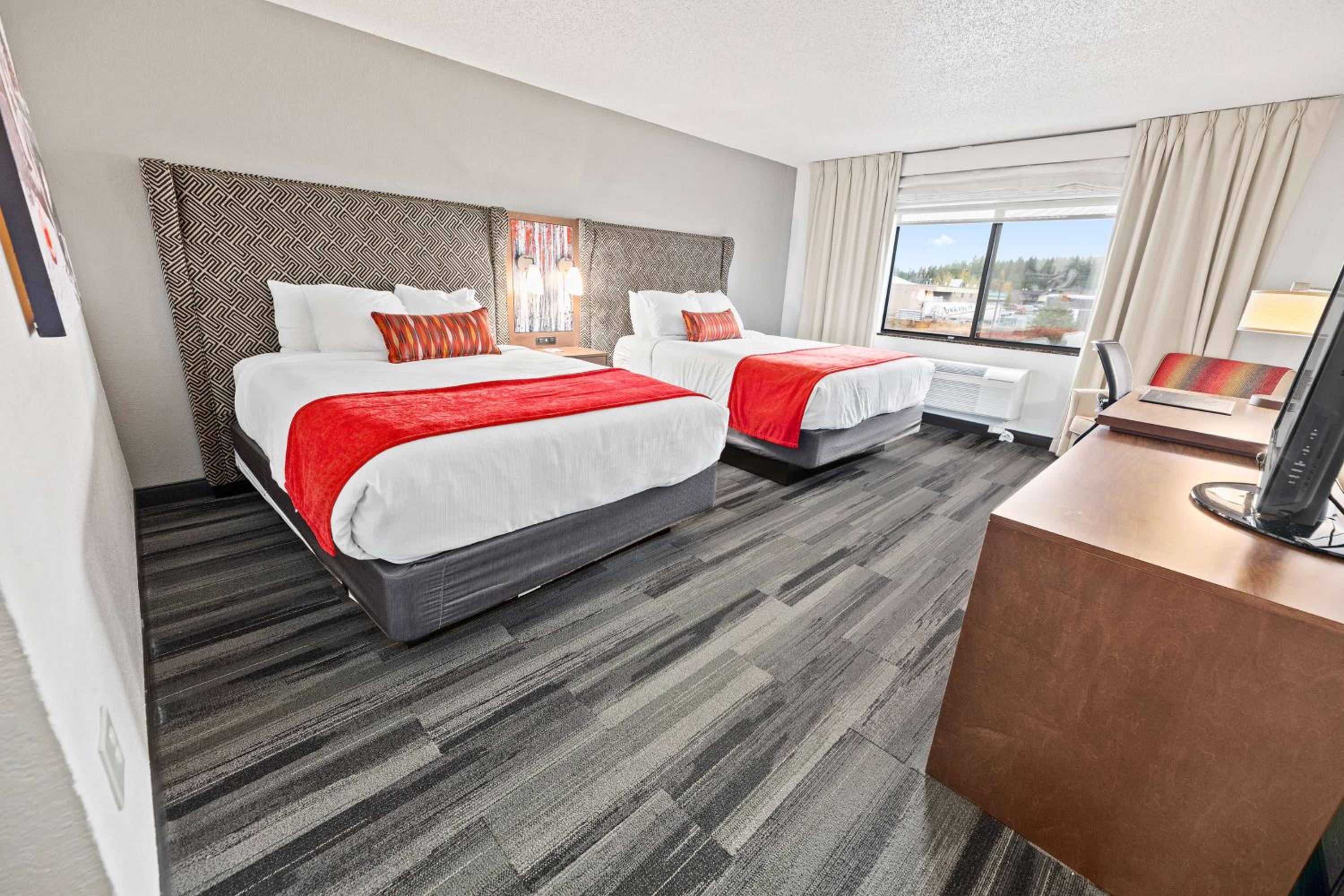 Queen Room With Two Queen Beds - Non-Smoking - Photo 1