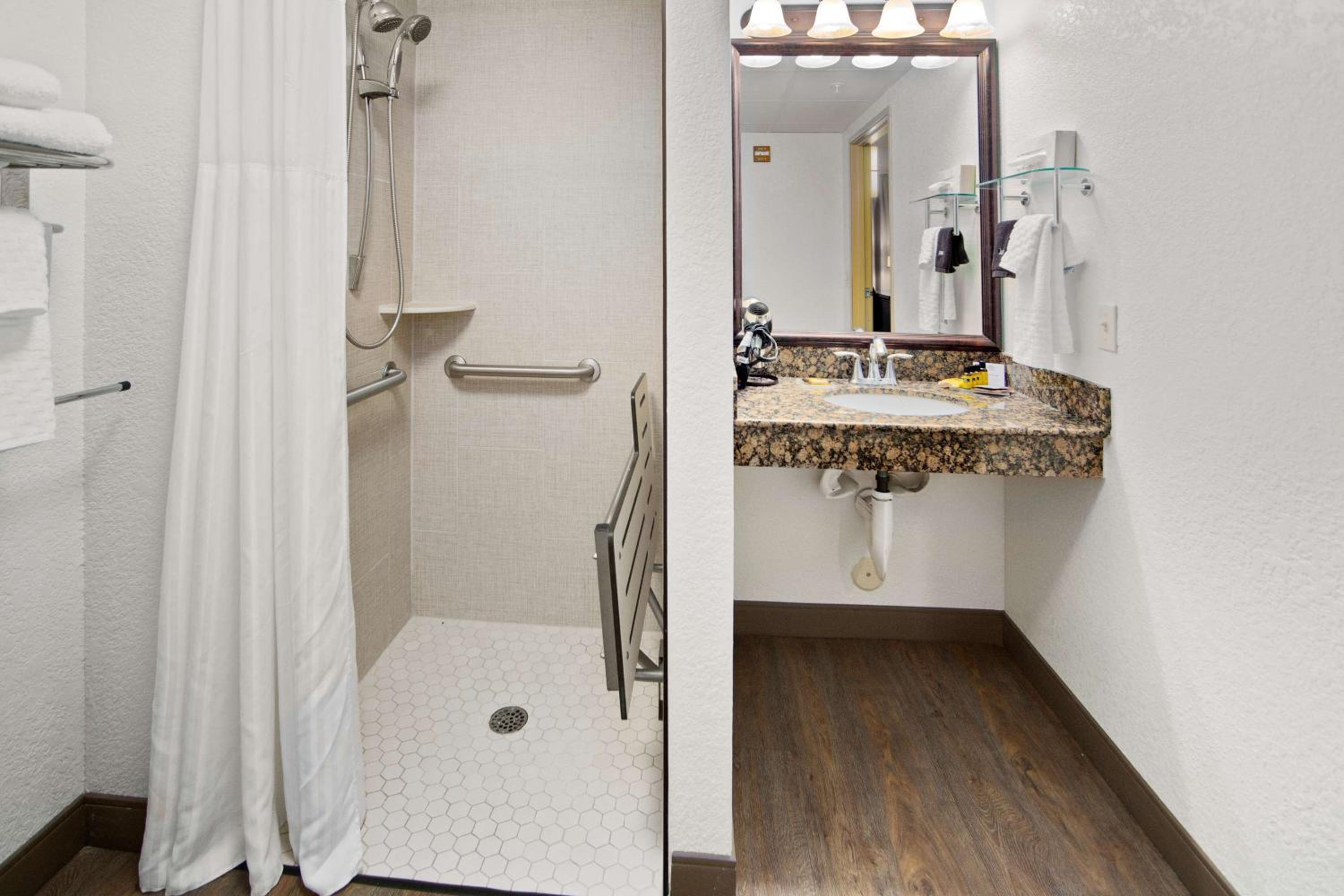 King Room - Disability Access - Photo 2