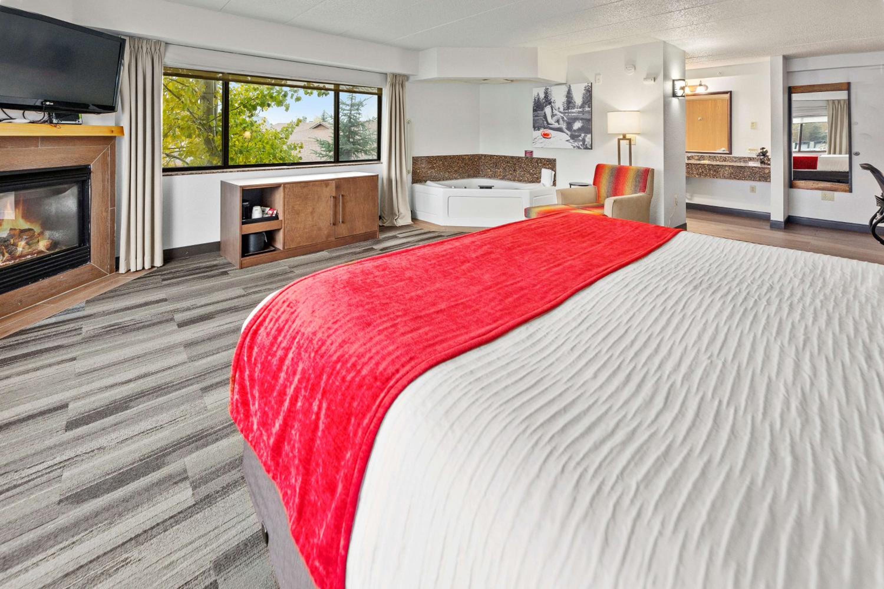 Larger King Suite with Spa Bath and Fireplace - Non-Smoking - Photo 1