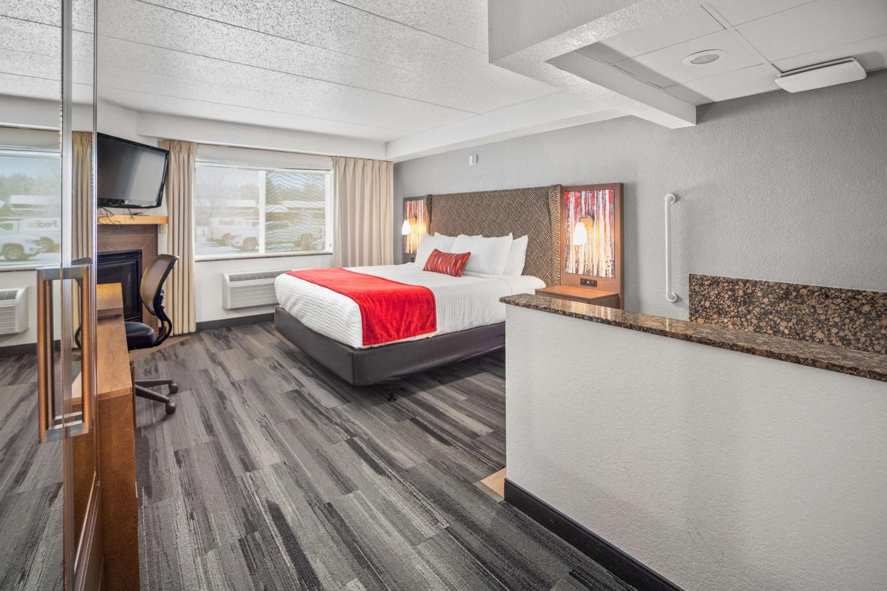 King Suite with Spa Bath and Fireplace - Non-Smoking