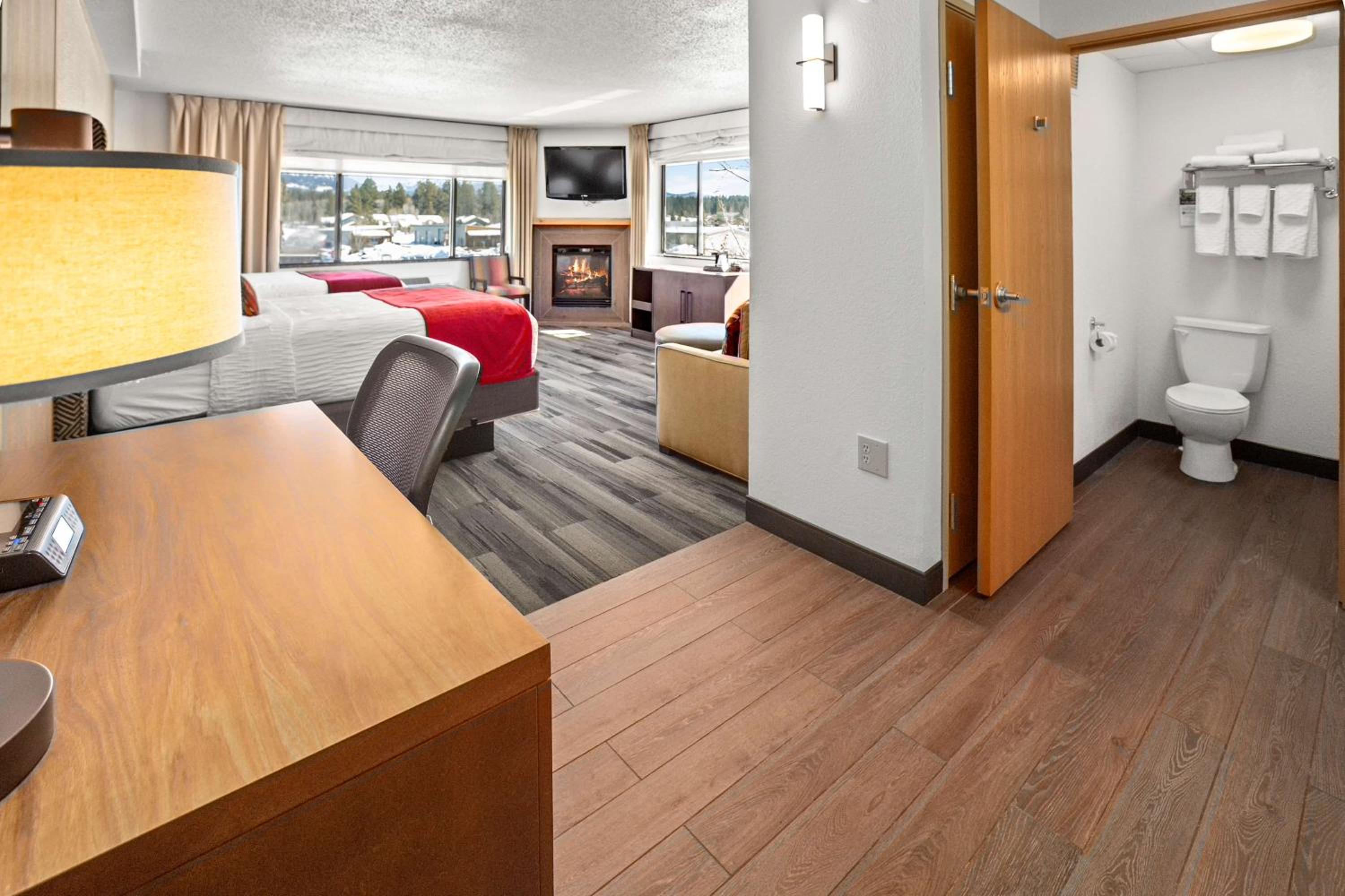 Queen Suite with Two Queen Beds - Non-Smoking - Photo 3