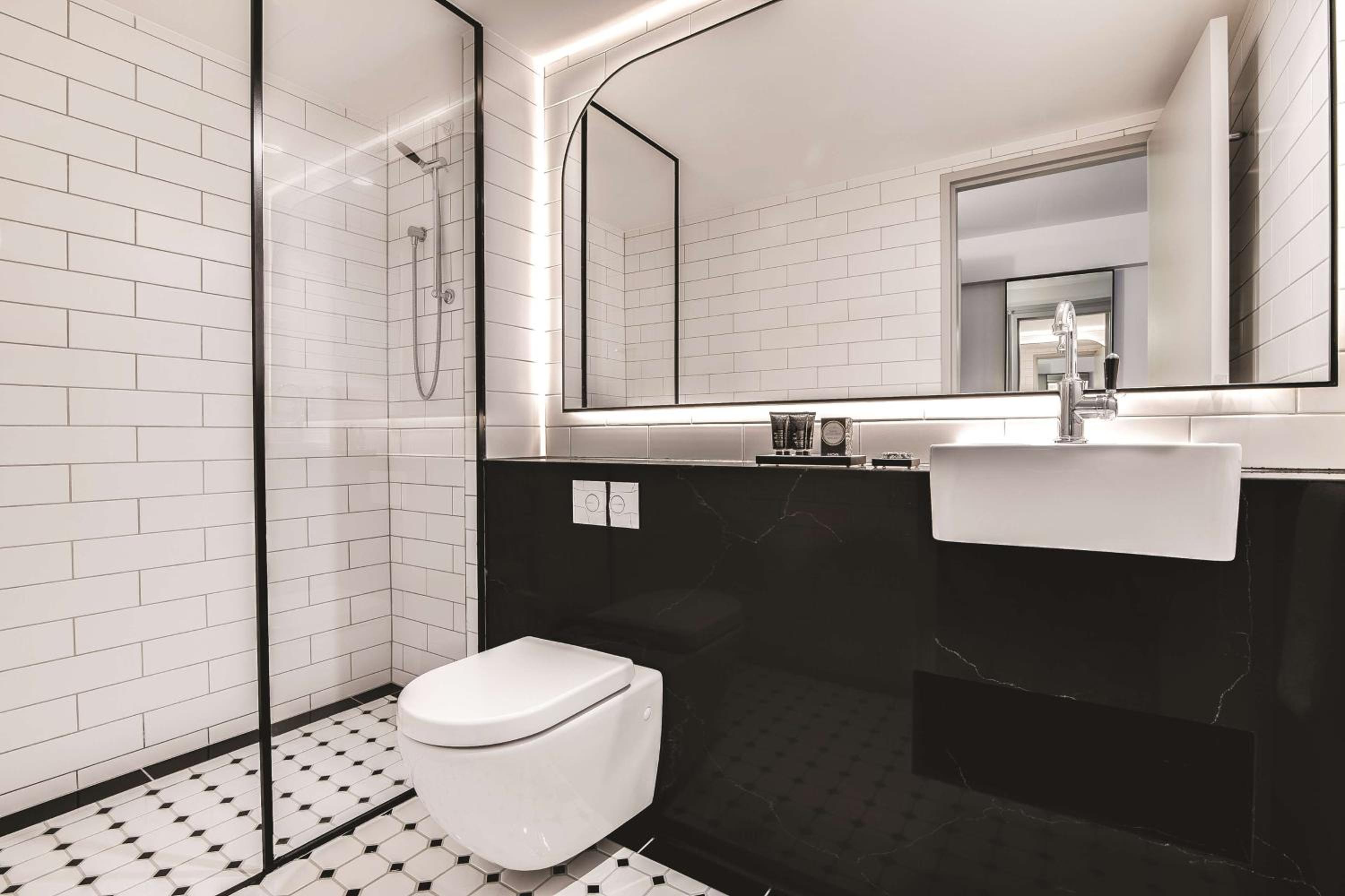 Deluxe Station View King or Twin Room