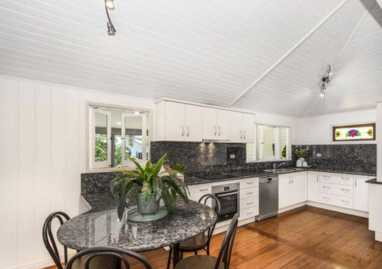 Six-Bedroom Holiday Home photo 2