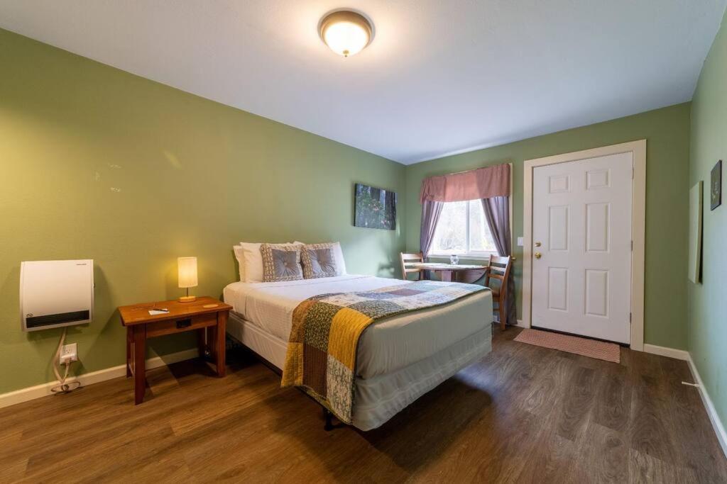 One-Bedroom House photo 1