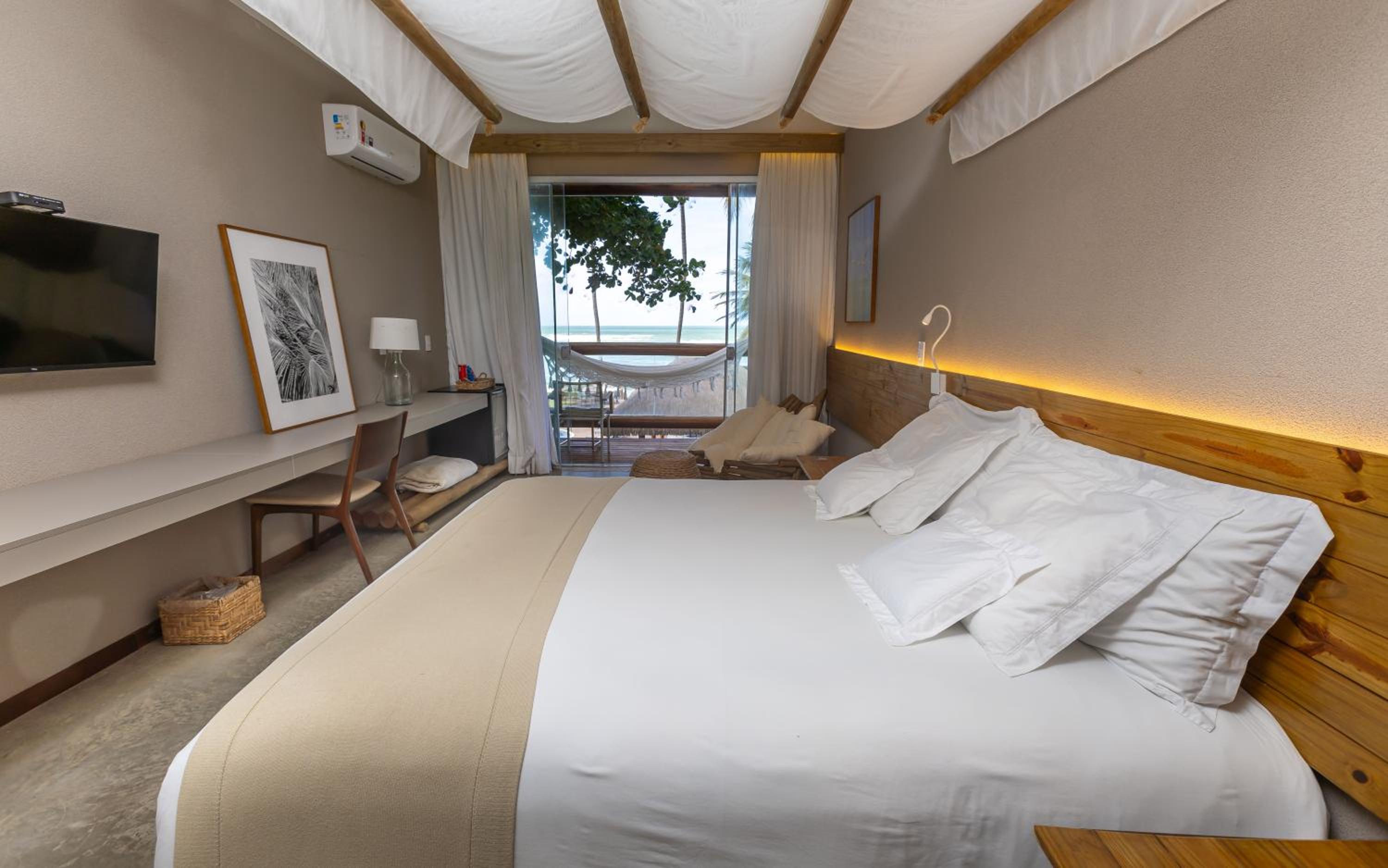 King Suite with Sea View and Balcony - Flor de Lis Gran Suite thumbnail 6