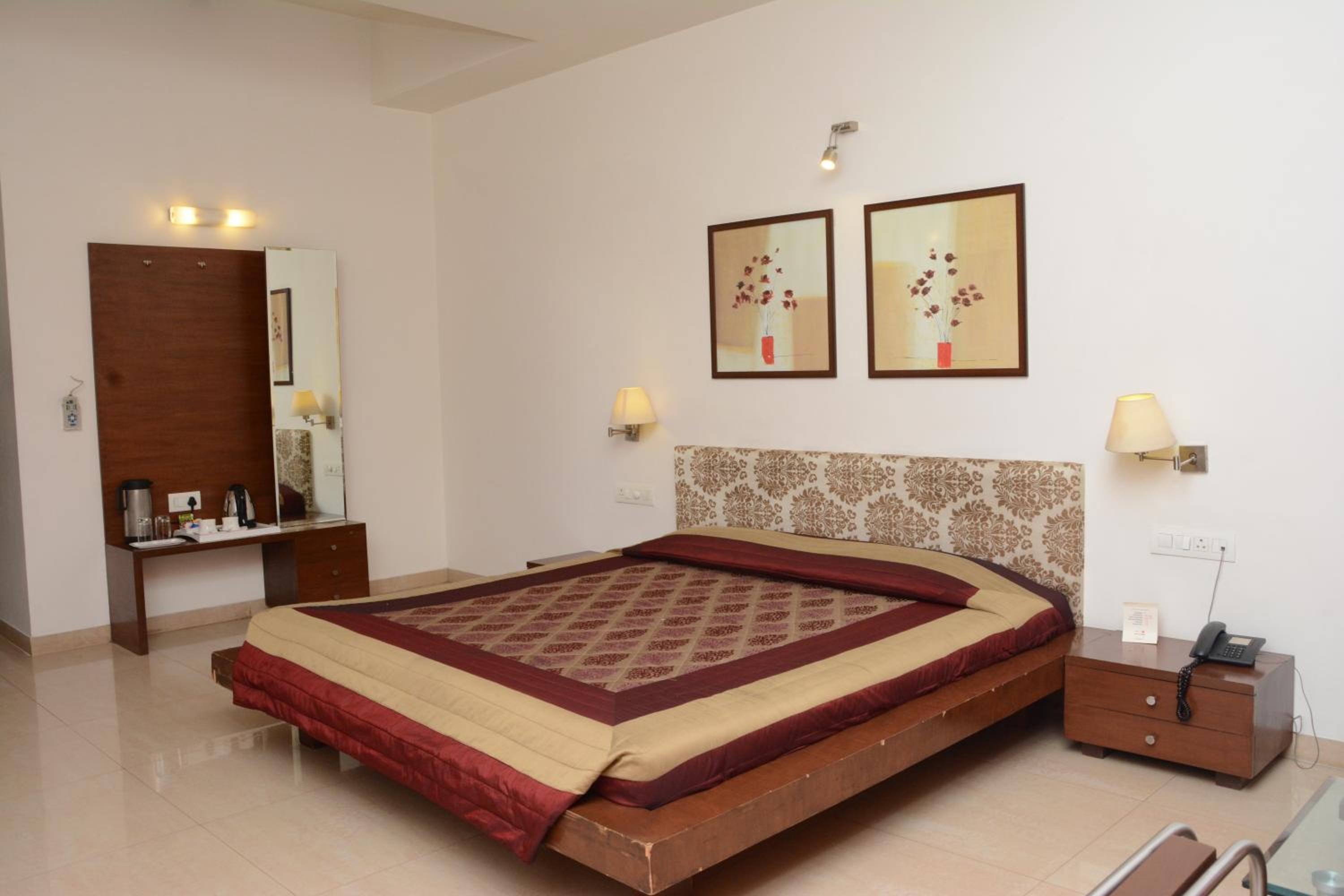 Deluxe Double Room - Photo 8