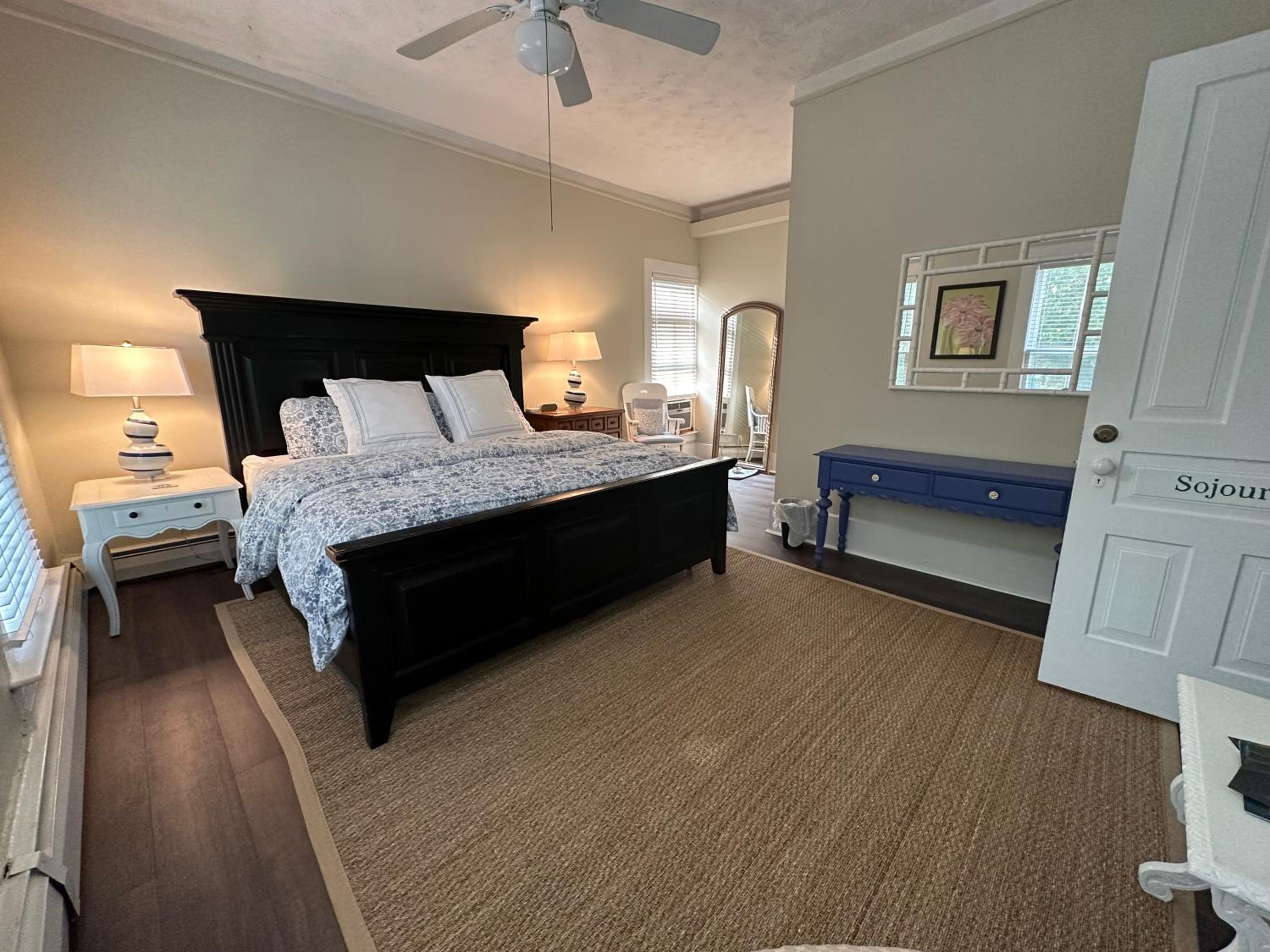 Deluxe King Room photo 1