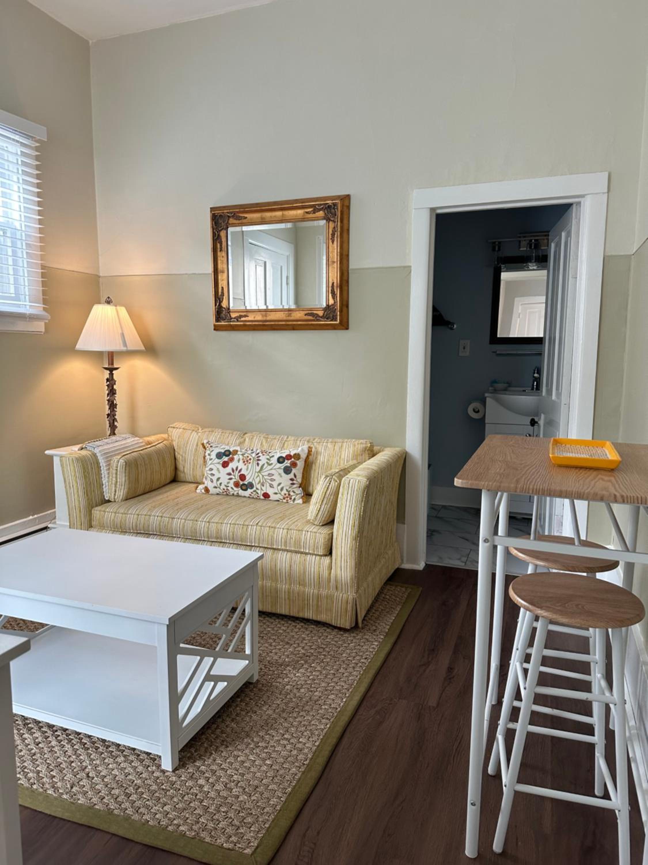 Deluxe King Suite photo 2