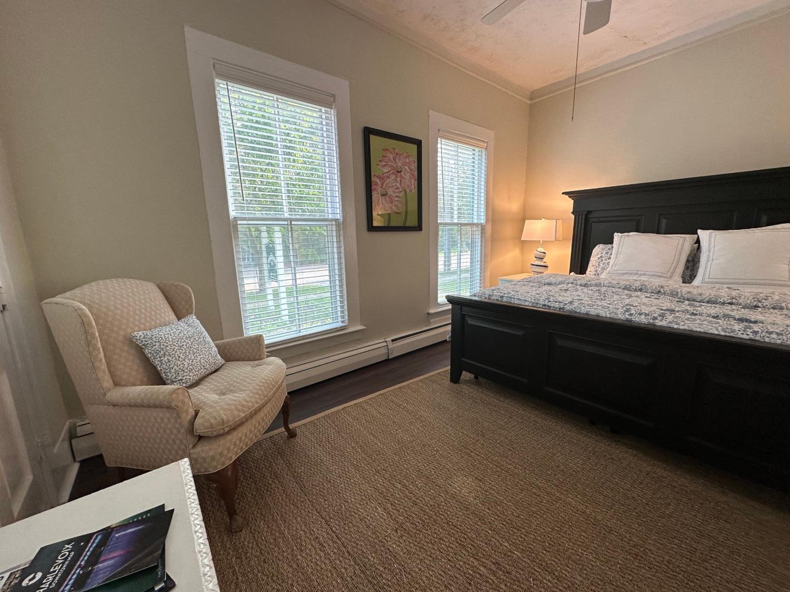 Deluxe King Room photo 2