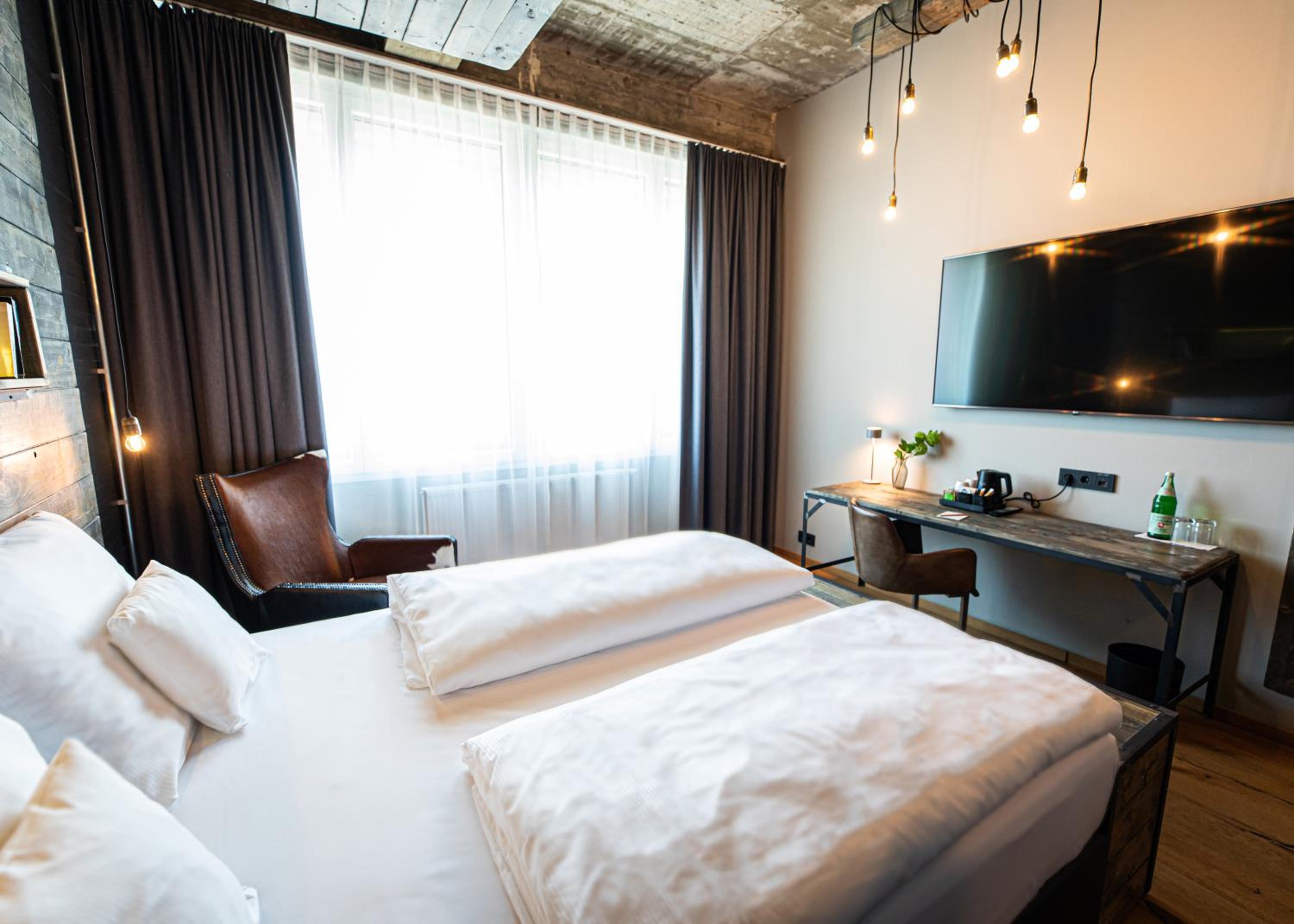 Business Queen Room with view - Photo 7