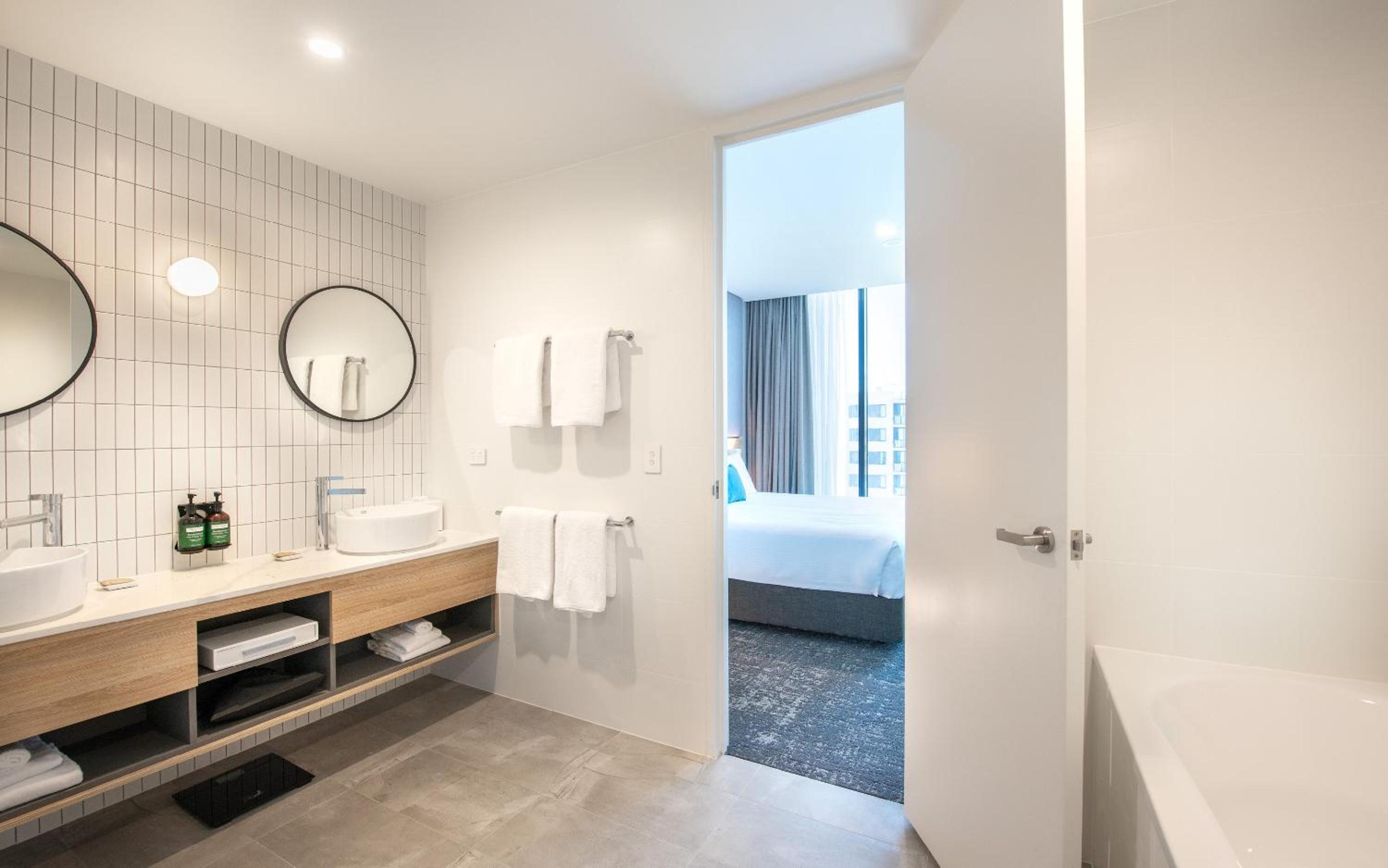 One-Bedroom Suite with City View - Photo 6