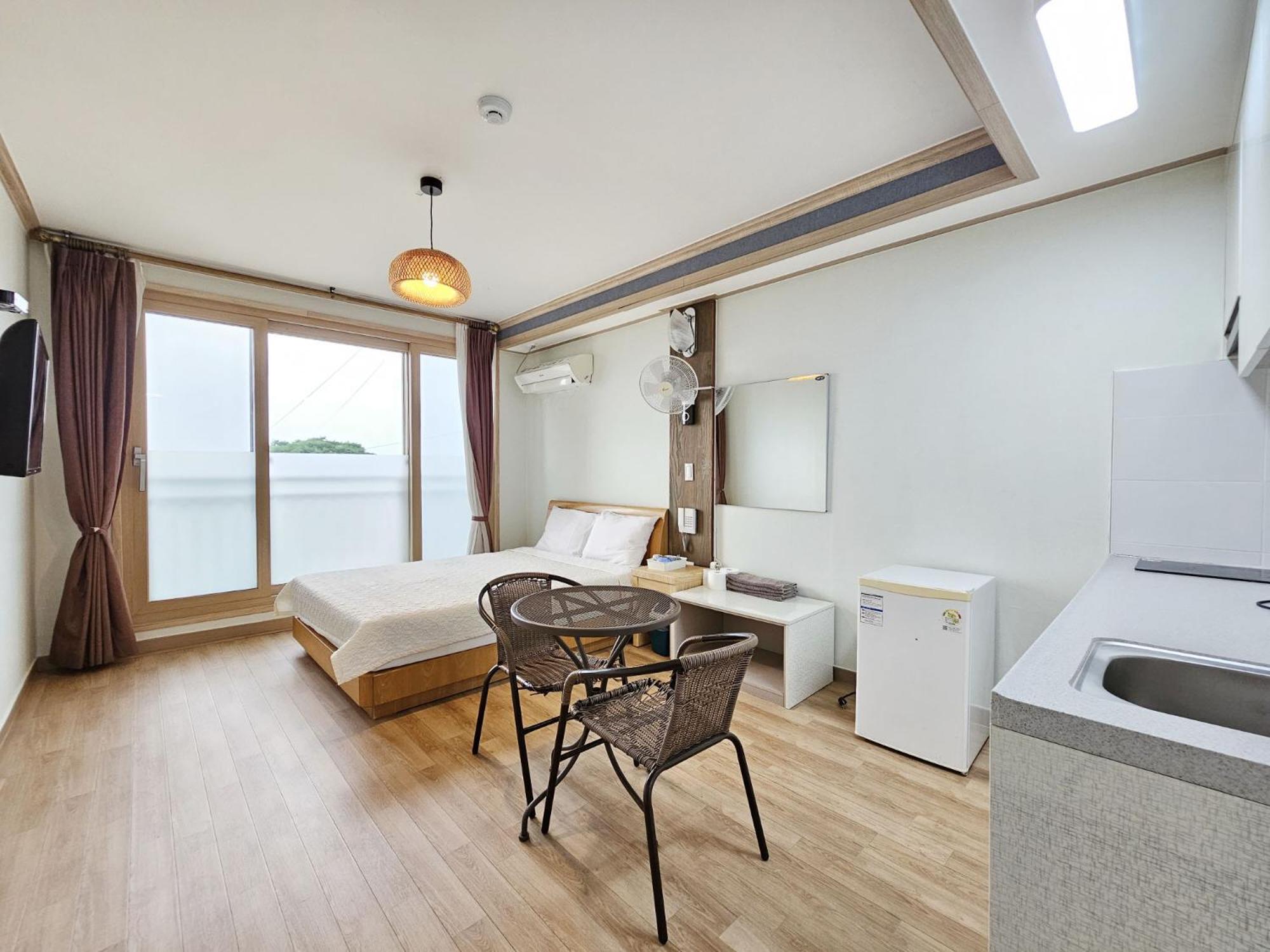 Double Room - Photo 5