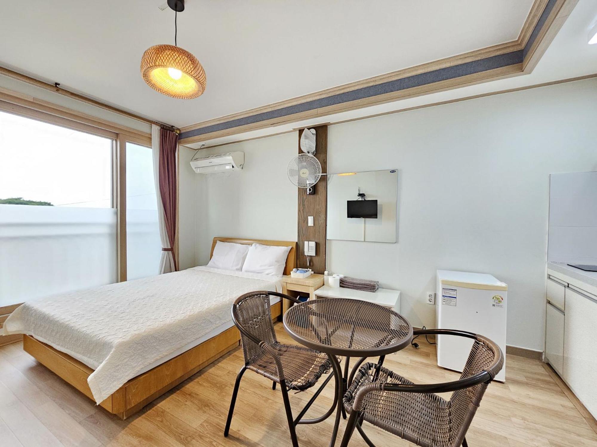 Double Room - Photo 7