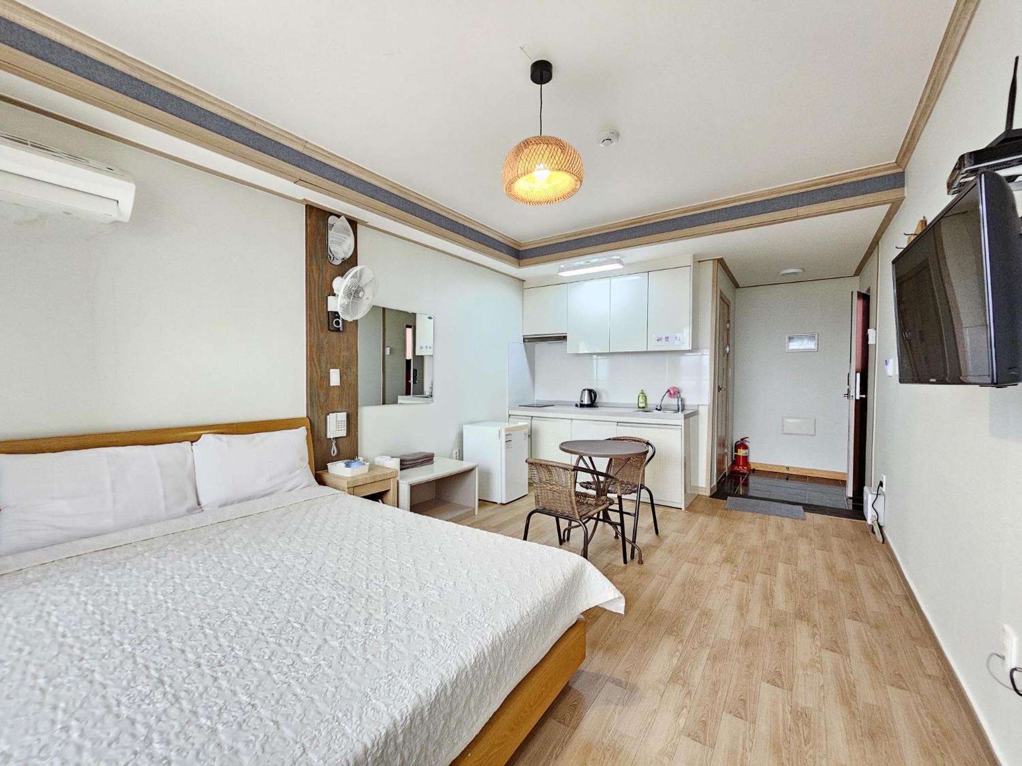 Double Room - Photo 9