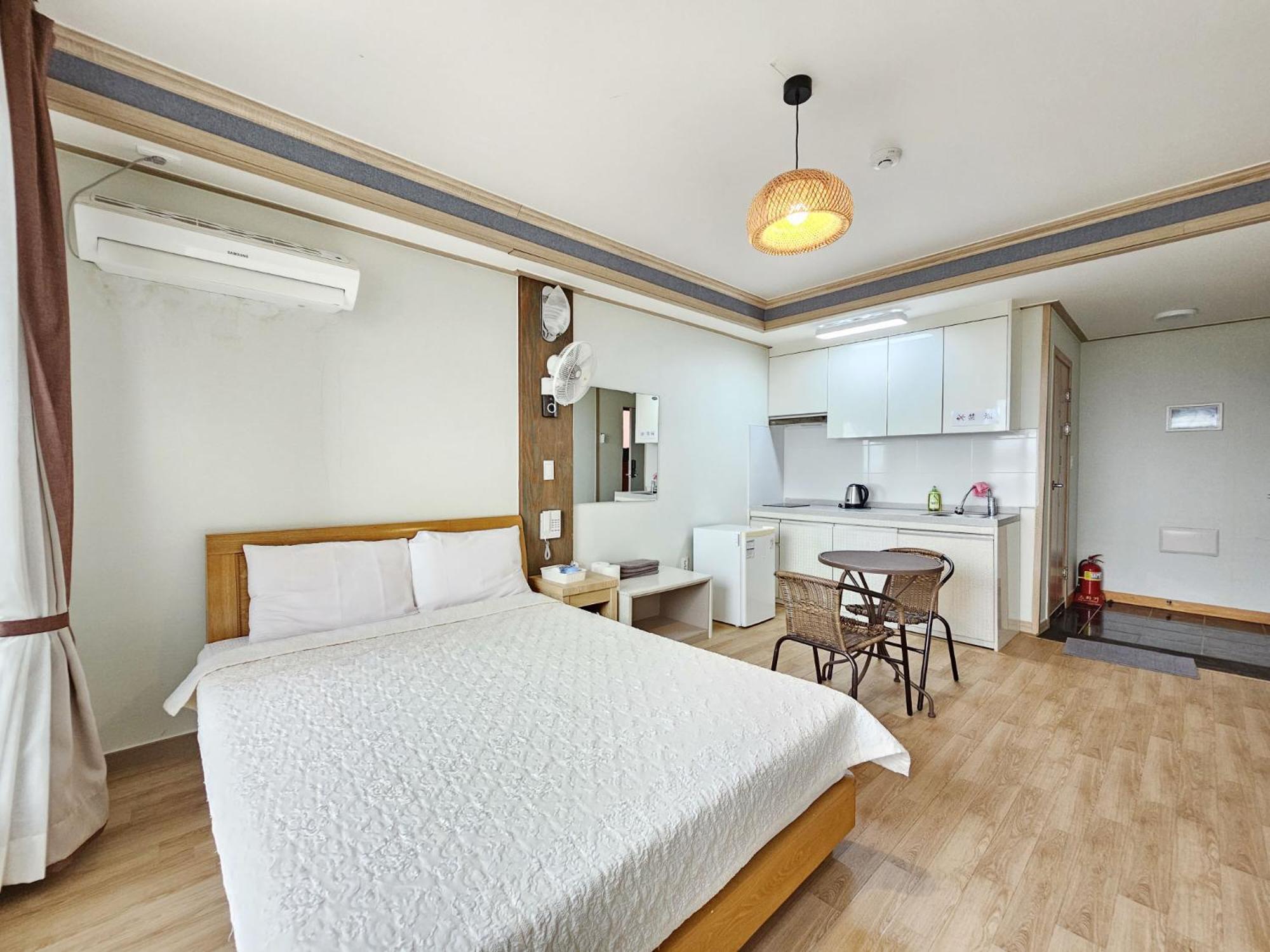 Double Room - Photo 10