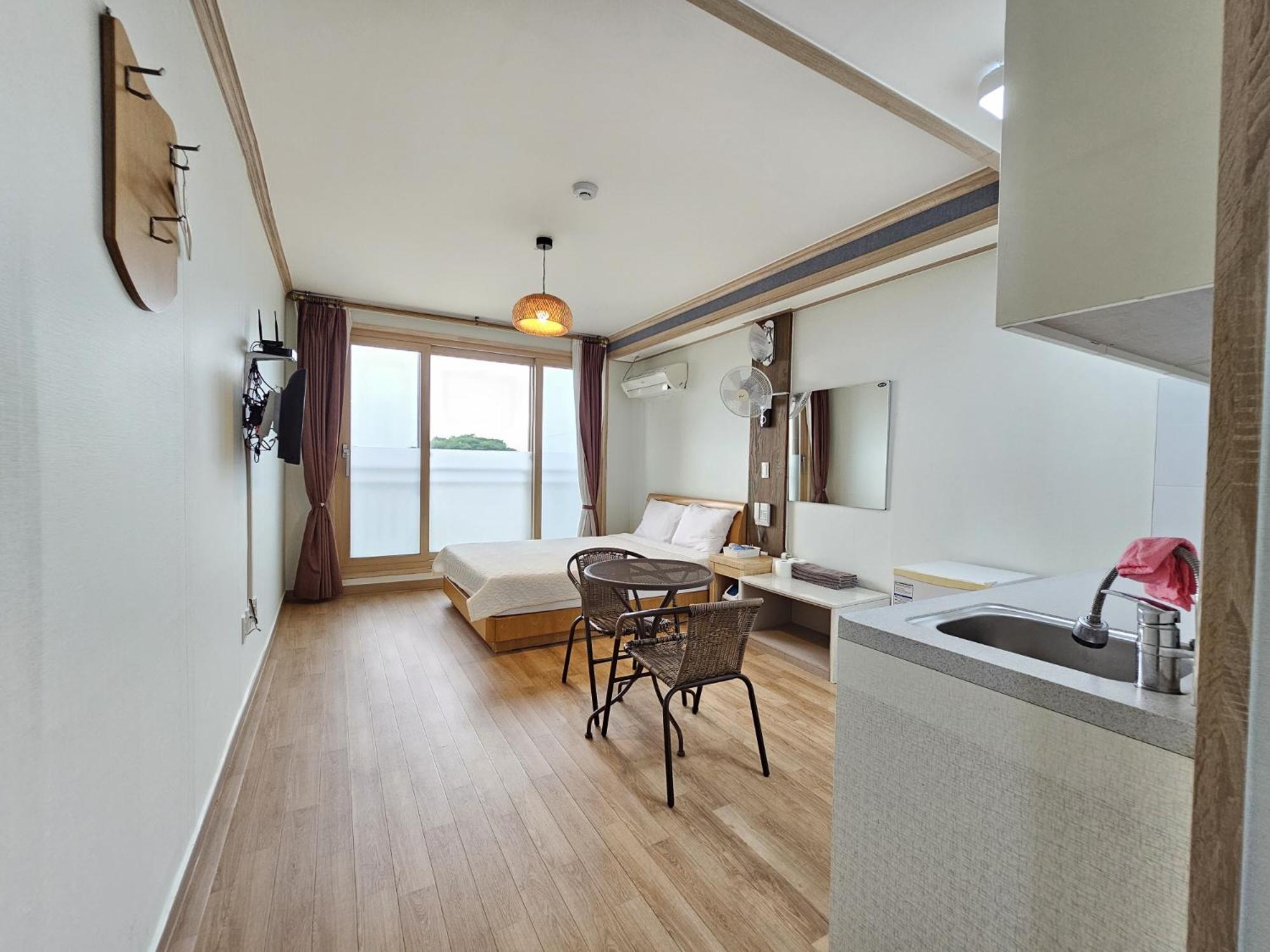 Double Room - Photo 11
