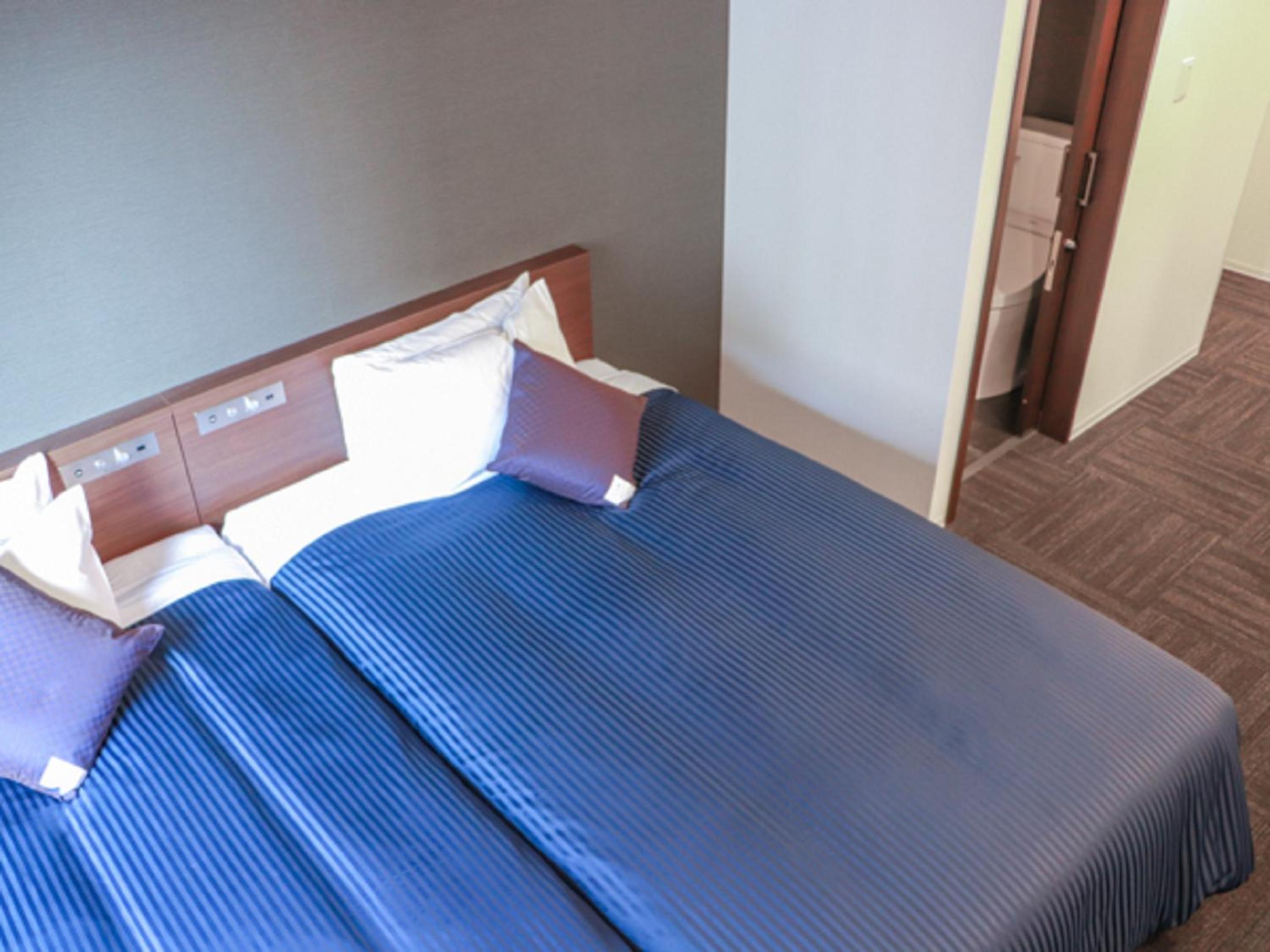 Twin Room - Smoking - Photo 2
