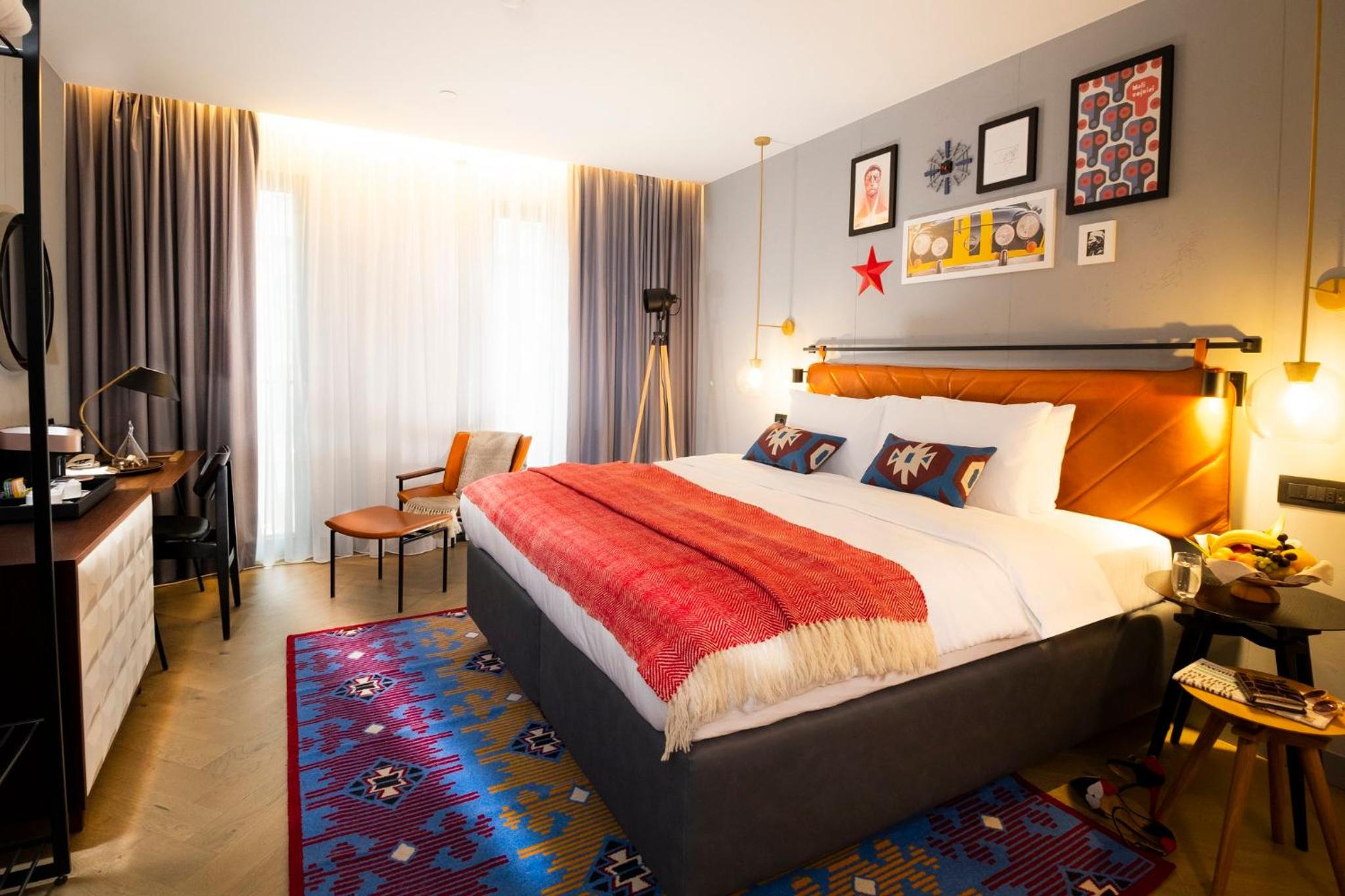 Premium King Room - Photo 5