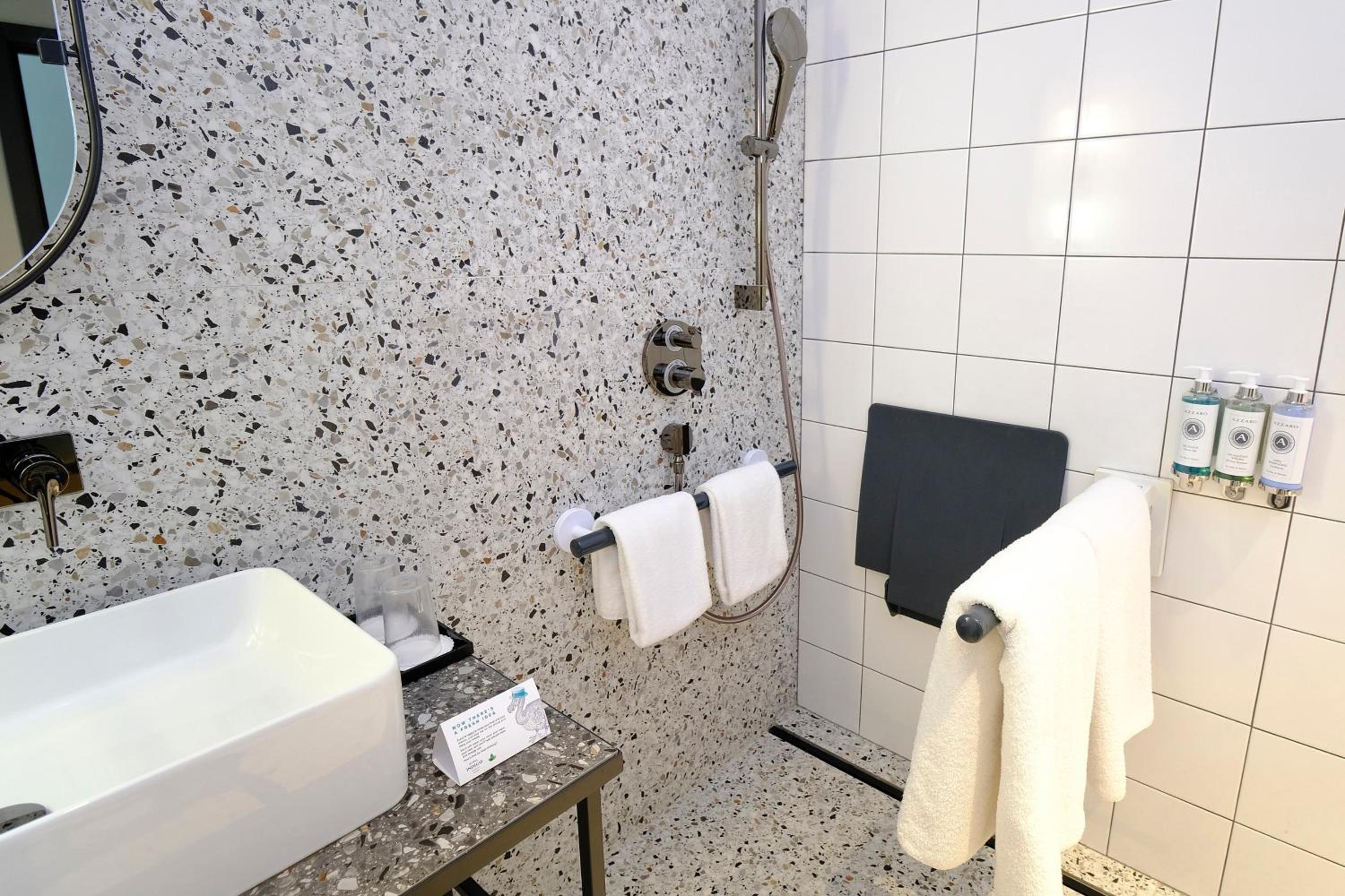 Queen Room - Accessible - Photo 4