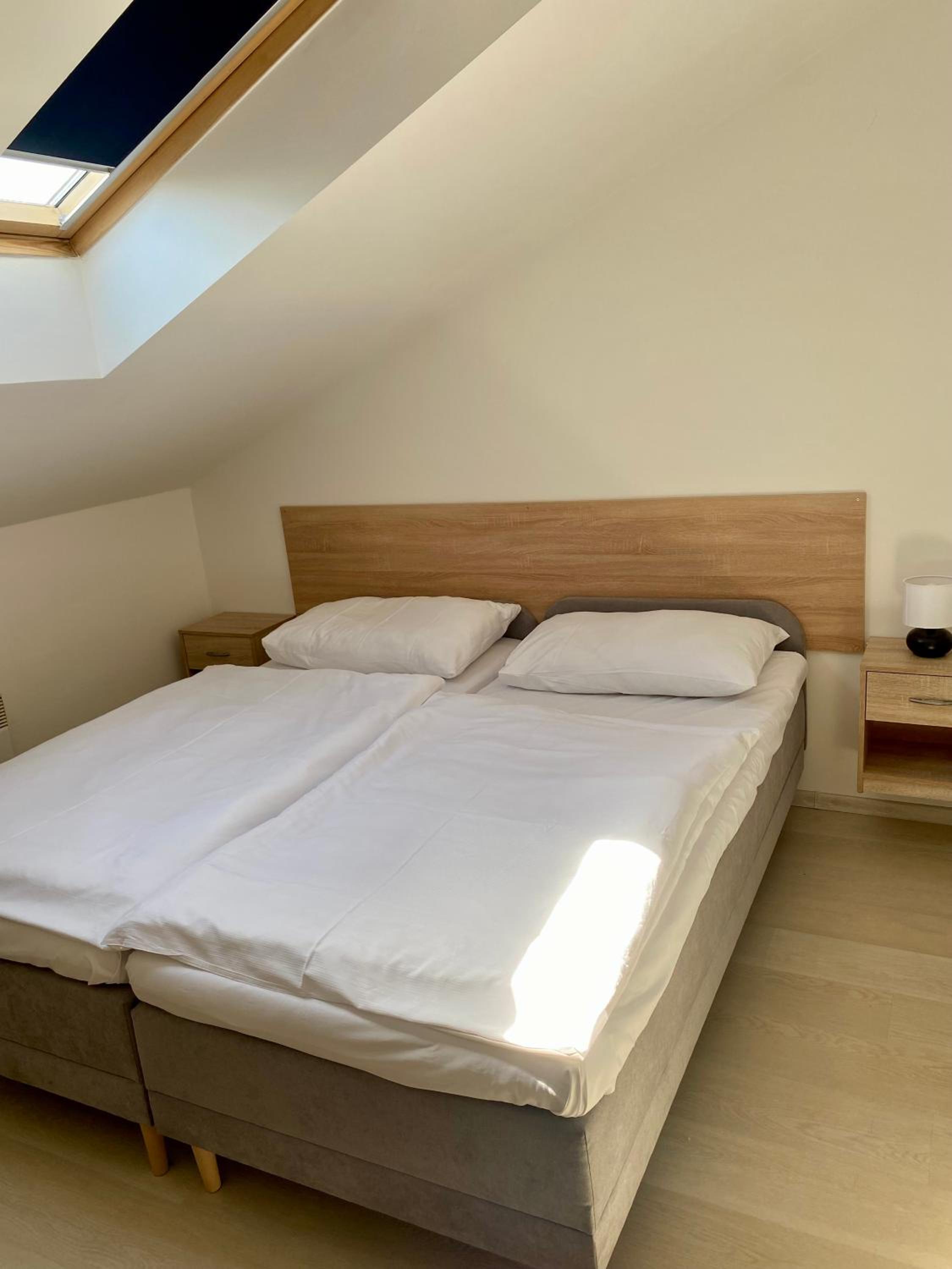 Twin Room with Private Bathroom photo 2