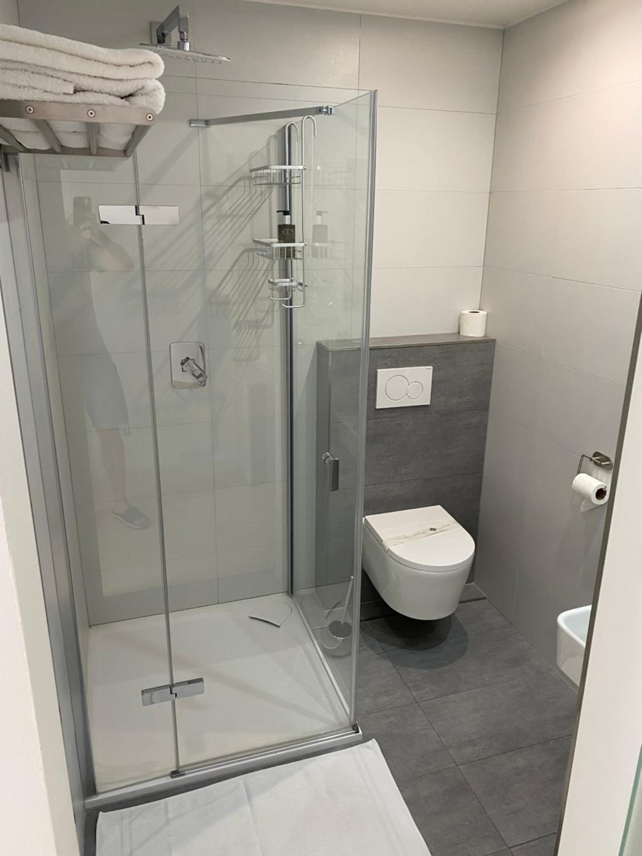 Twin Room with Private Bathroom photo 3
