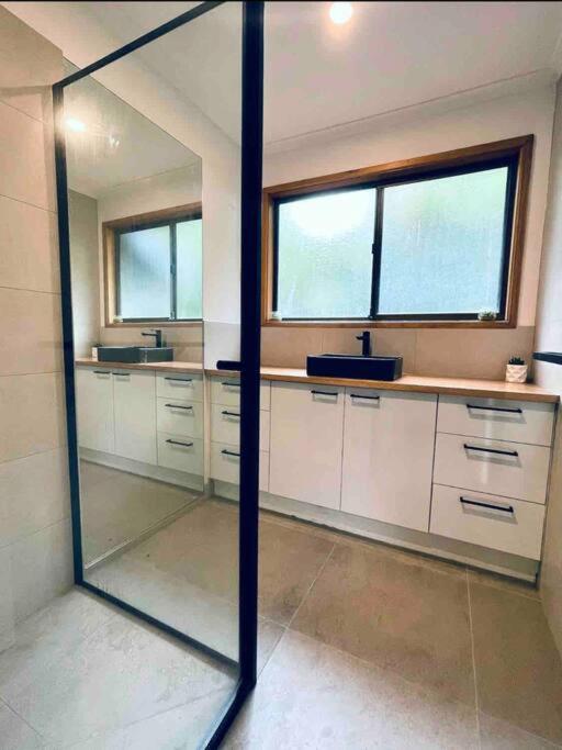 Three-Bedroom House photo 3