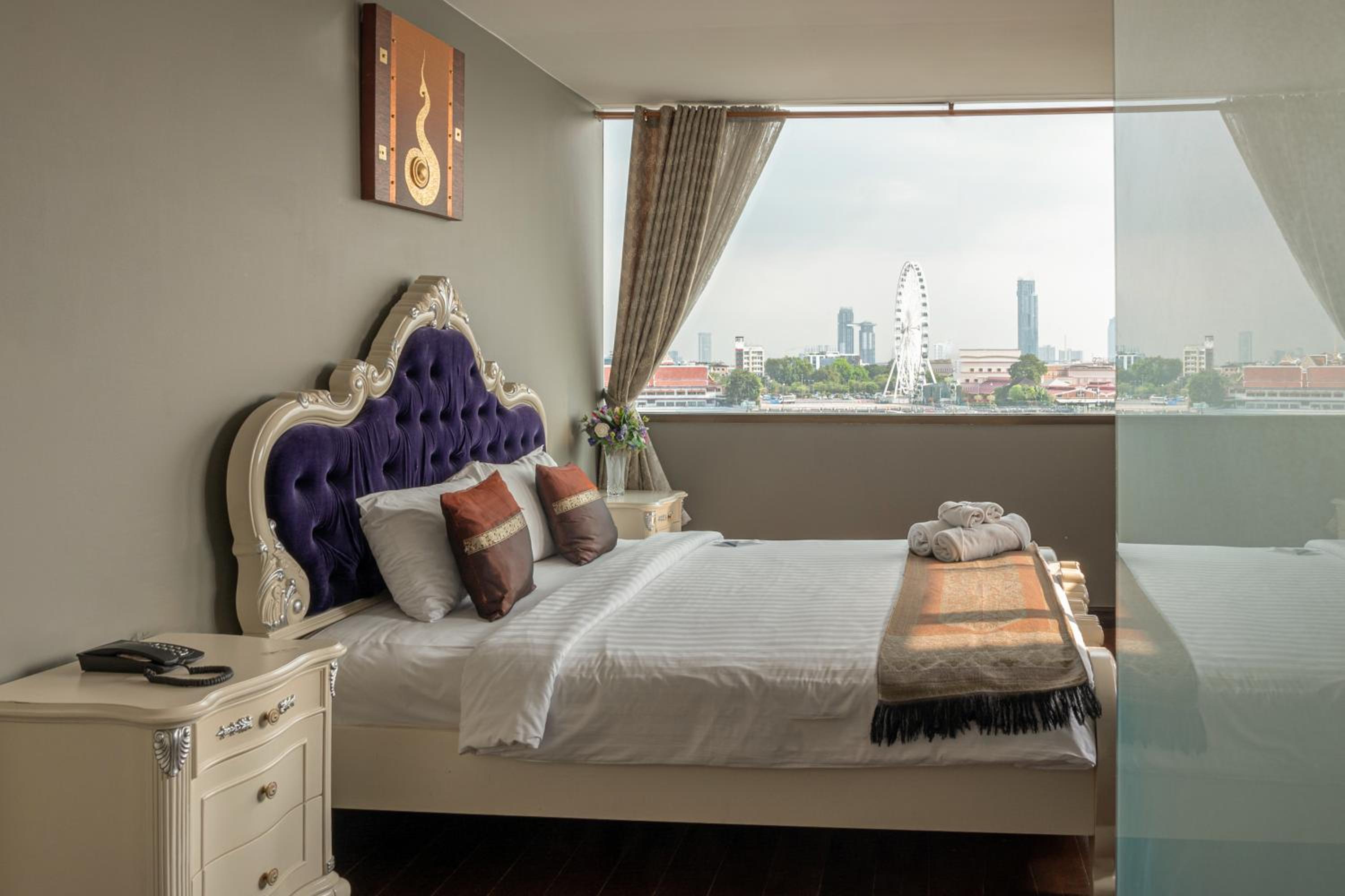 Grand Deluxe River View