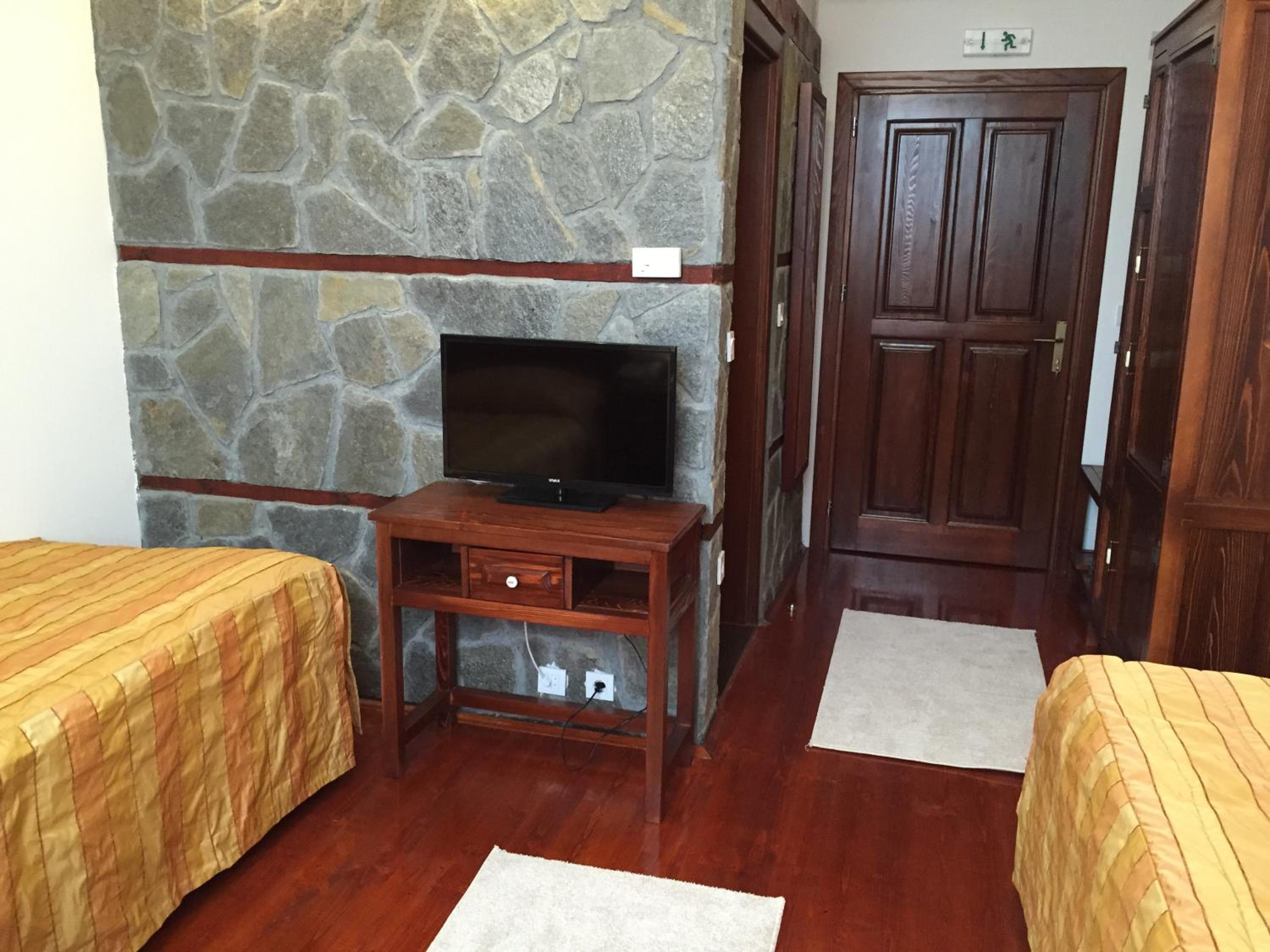 Twin Room - Photo 3