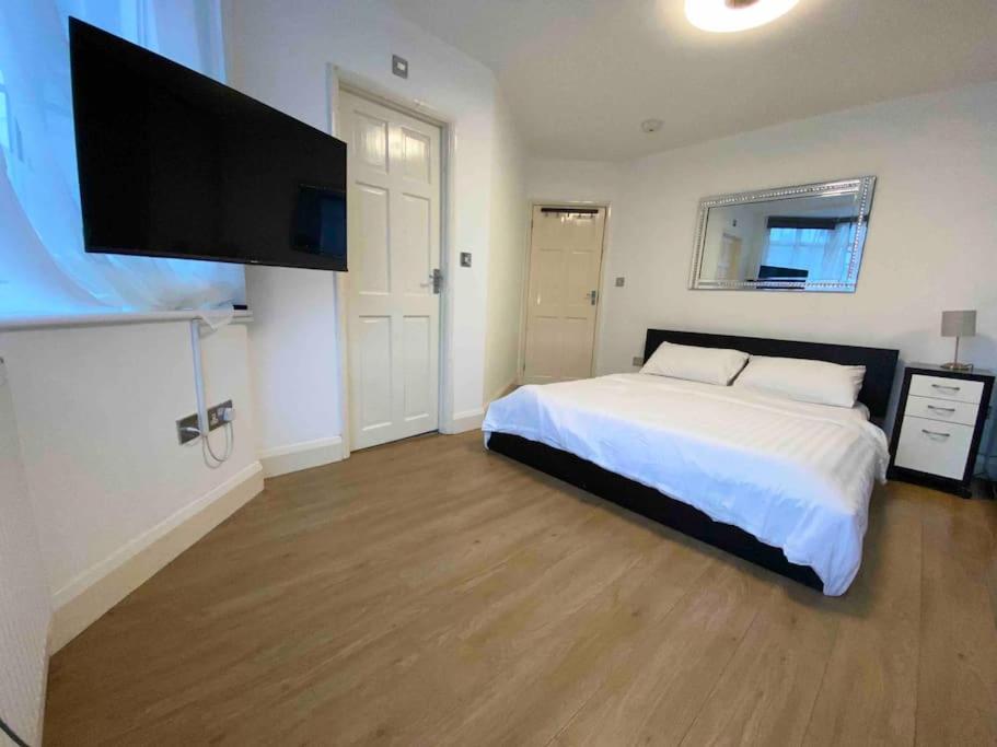 Studio Apartment photo 1