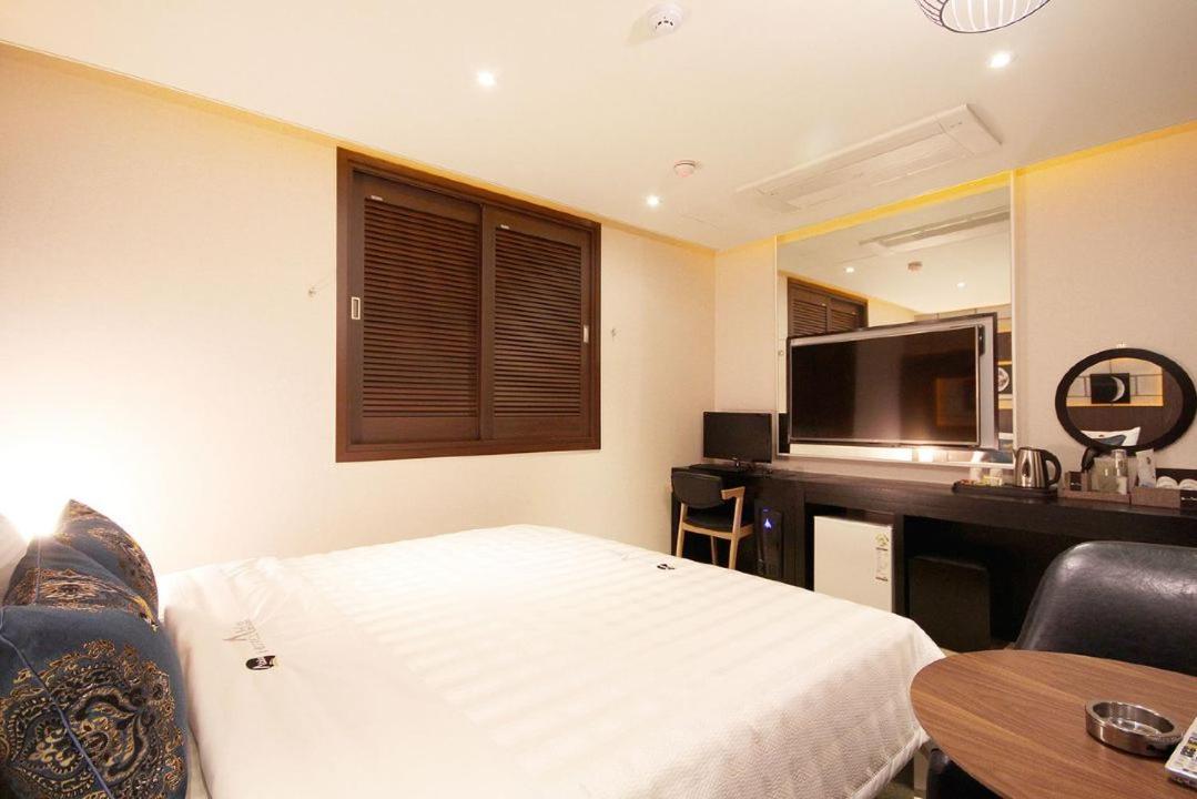 Standard Double Room - Photo 14