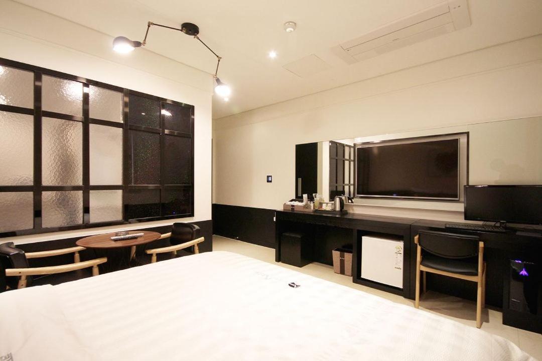 Standard Double Room - Photo 2