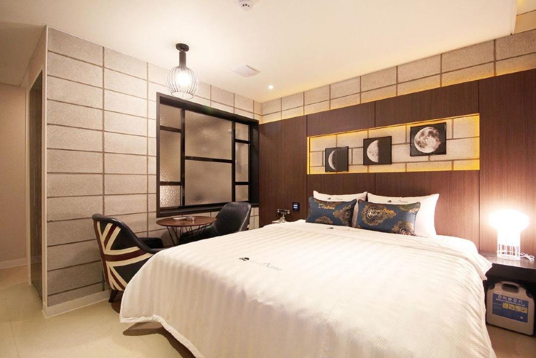 Standard Double Room - Photo 10