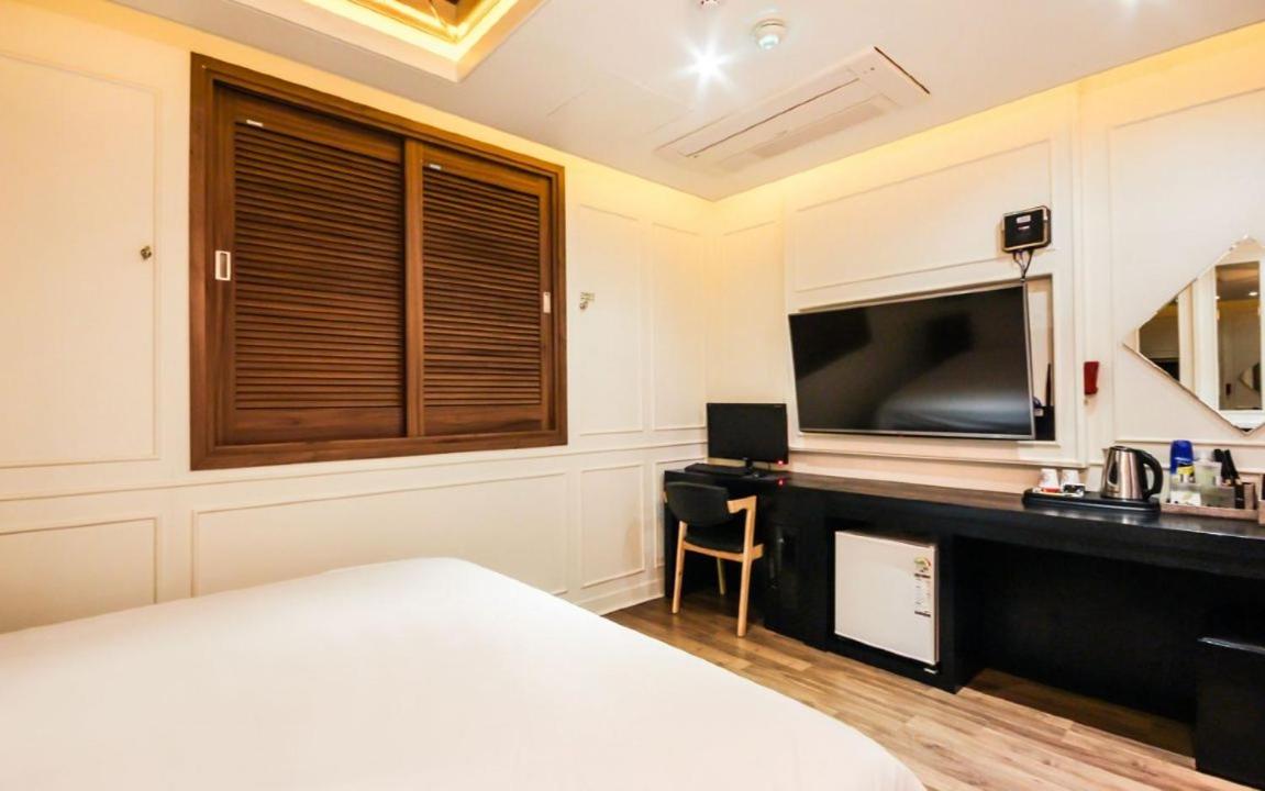 Standard Double Room - Photo 7
