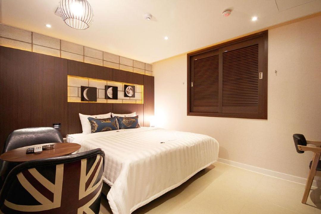 Standard Double Room - Photo 9