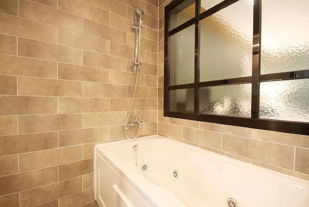 Deluxe Double Room - Photo 9