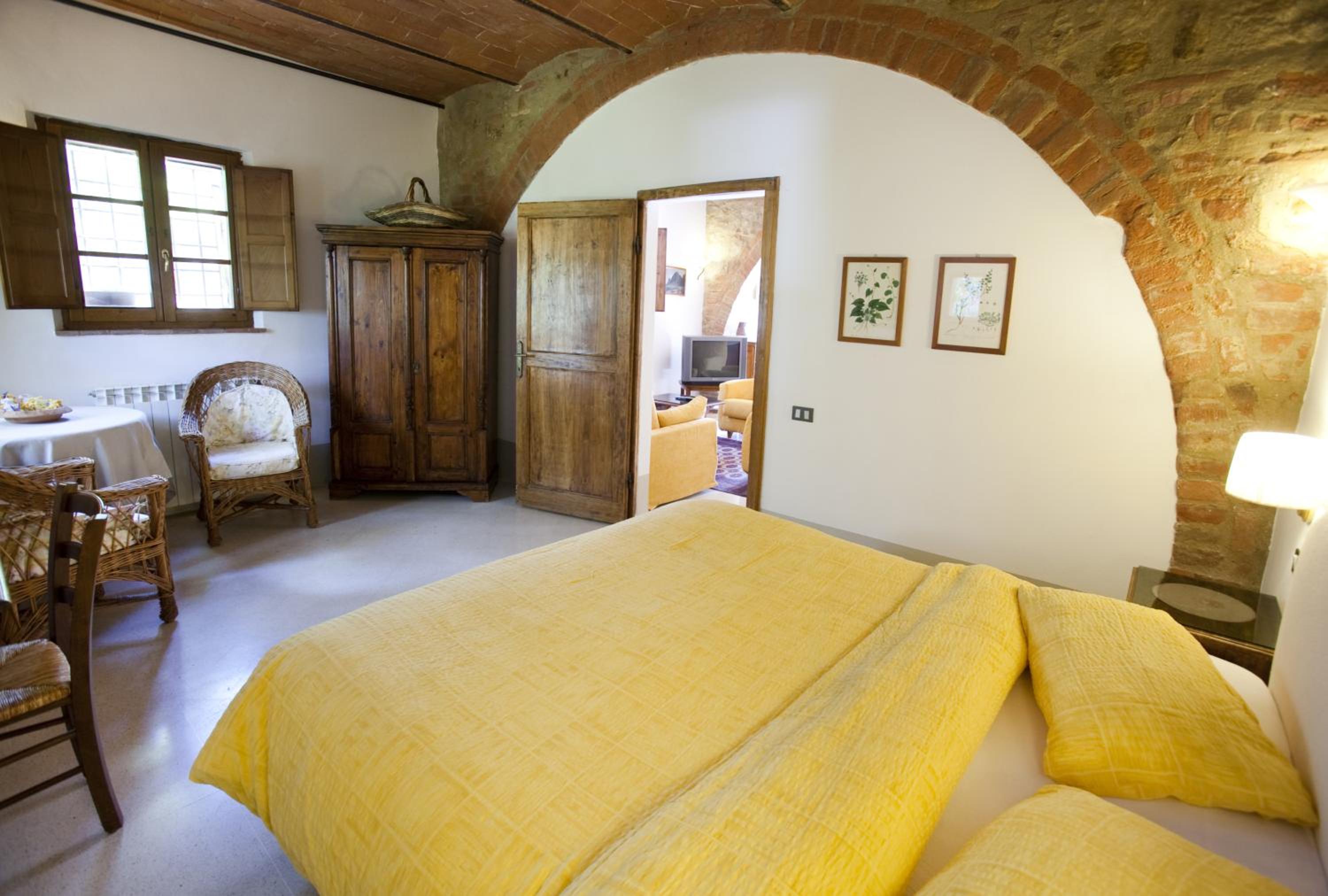 Two-Bedroom Apartment - Photo 5