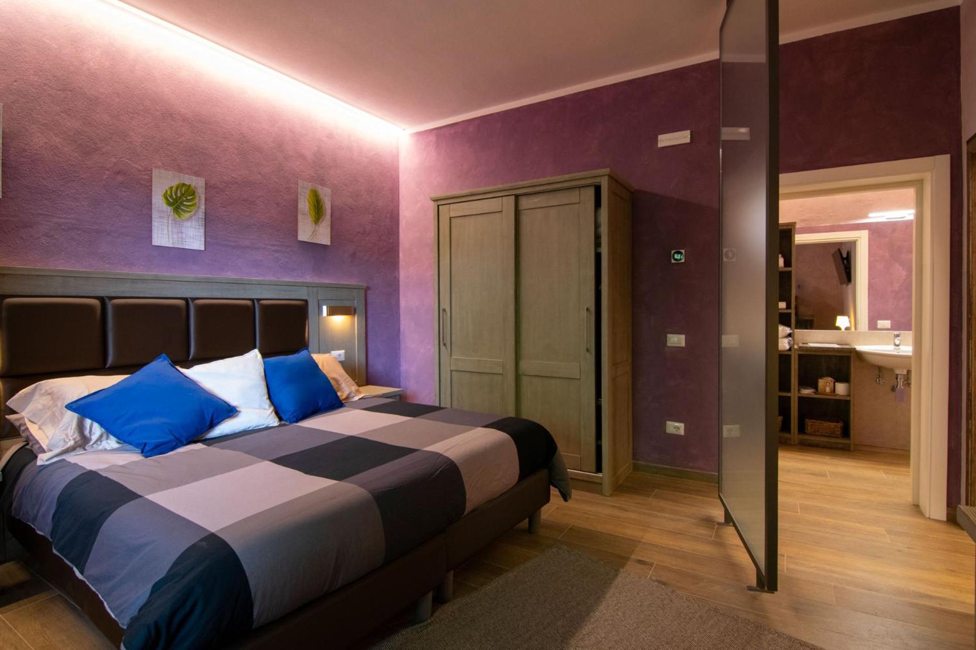King Suite with Spa Bath photo 3