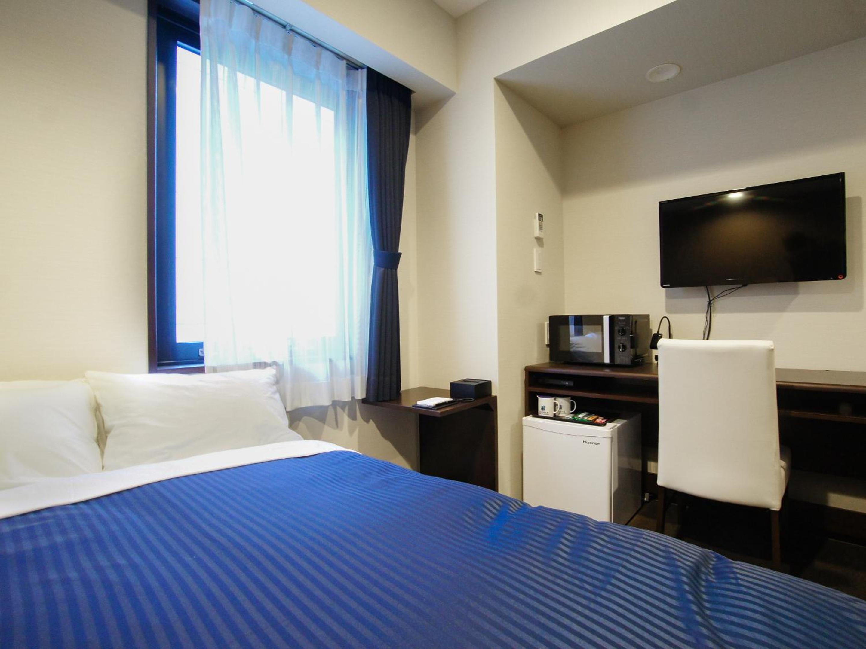 Double Room with Small Double Bed - Smoking photo 2