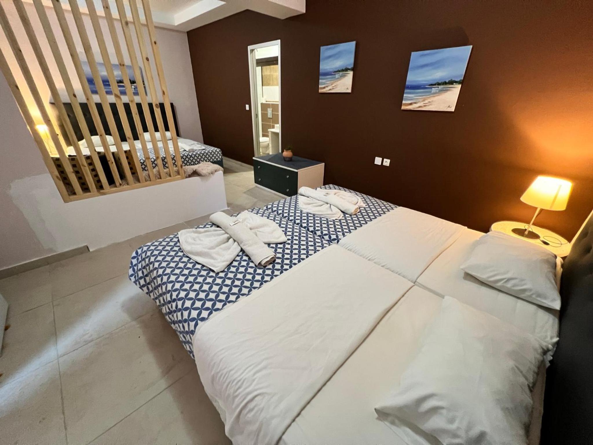 Deluxe Family Room