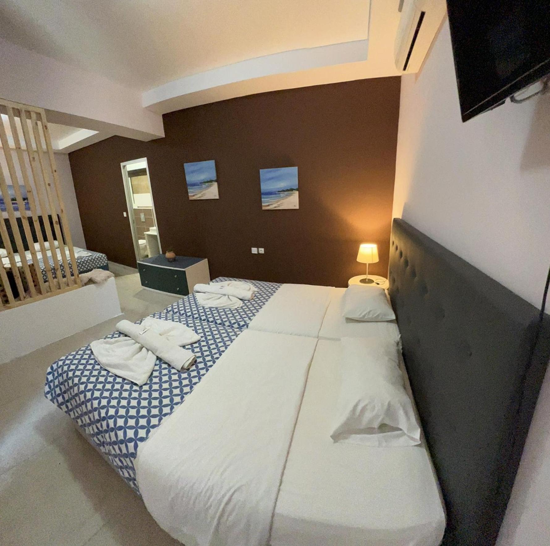 Deluxe Family Room photo 2