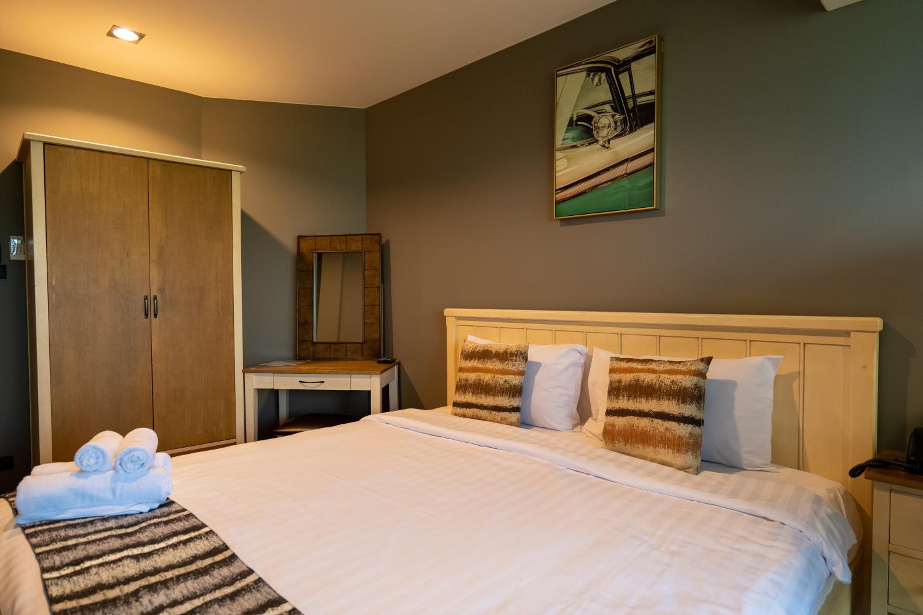Deluxe Room - City View photo 3
