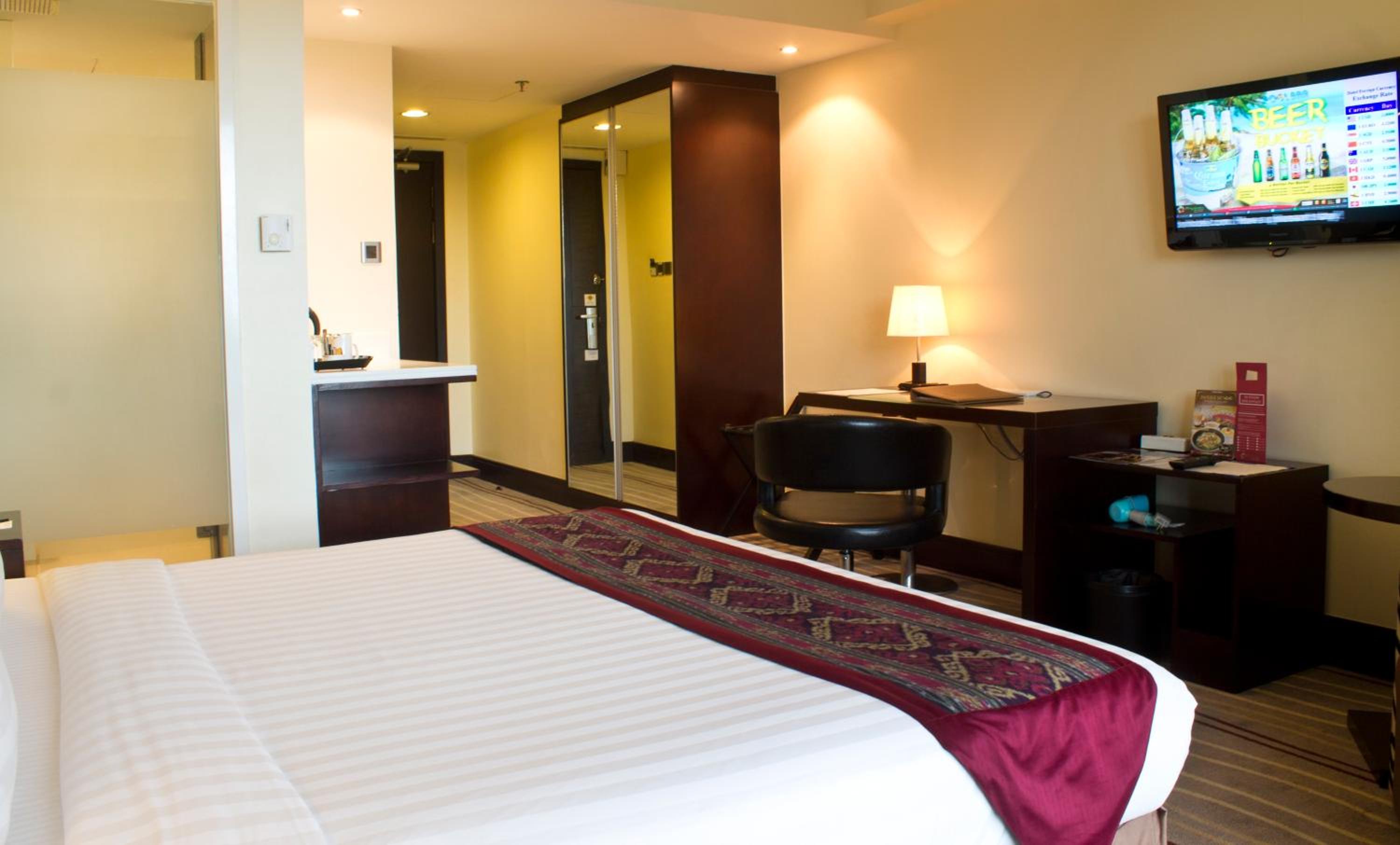 Deluxe King Room - Photo 5