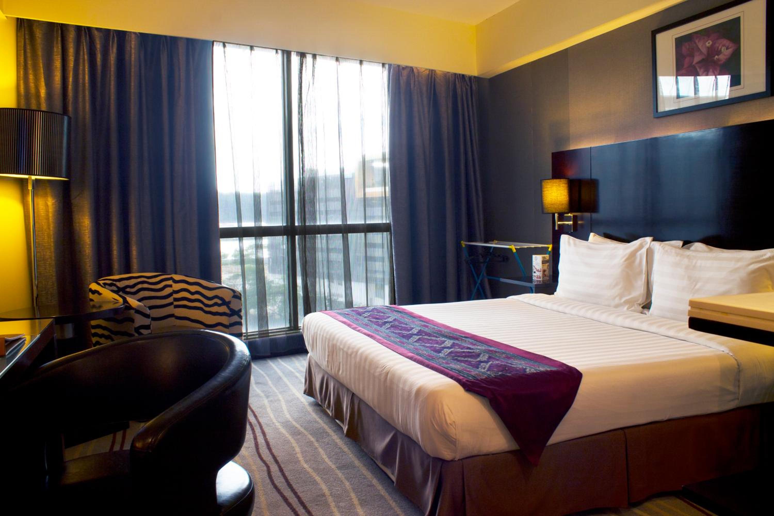 Deluxe King Room - Photo 6