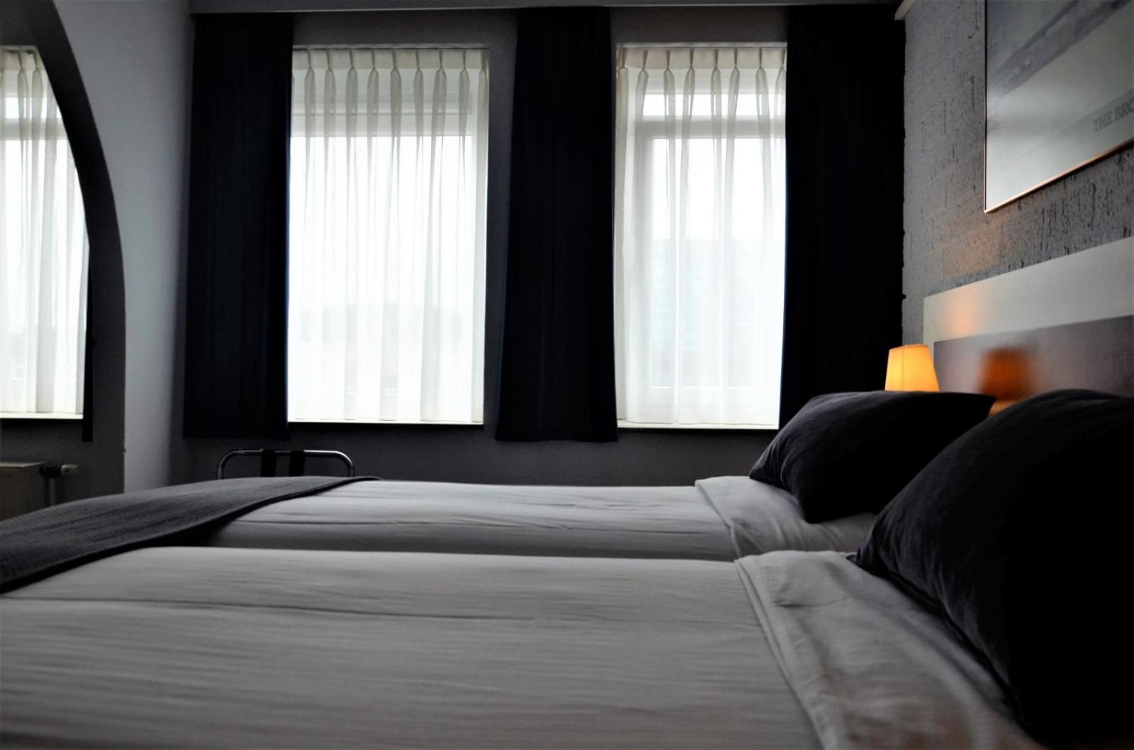 Twin Room - Photo 10