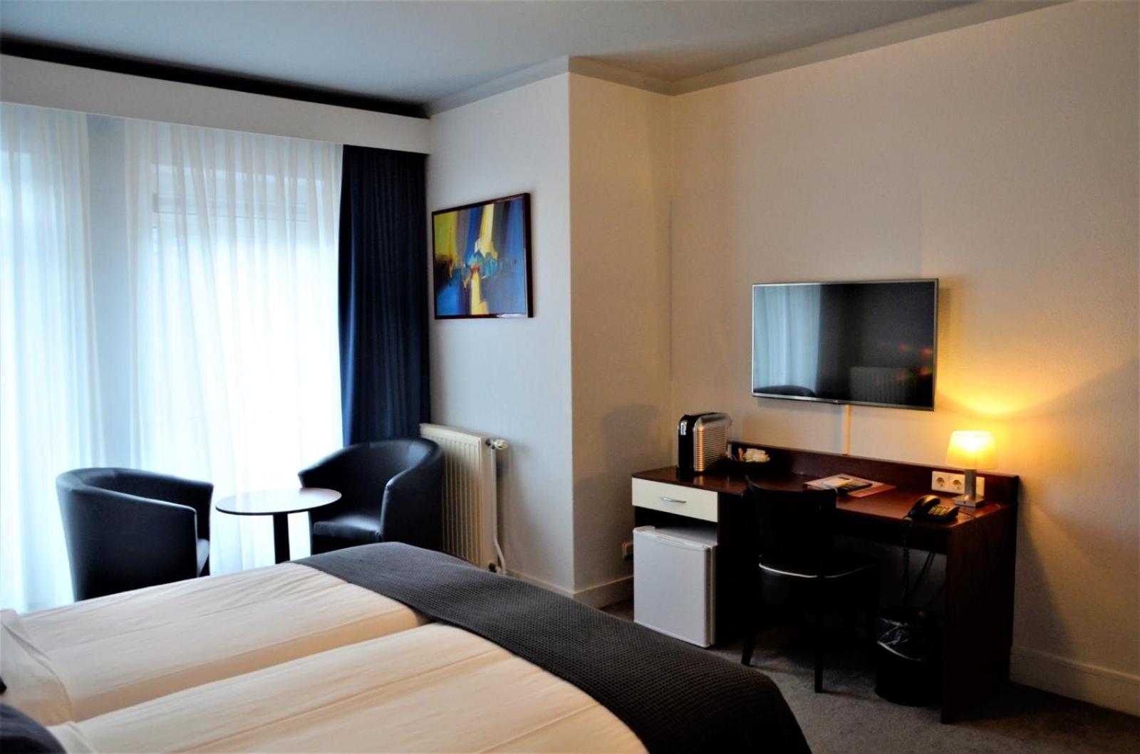 Twin Room - Photo 11