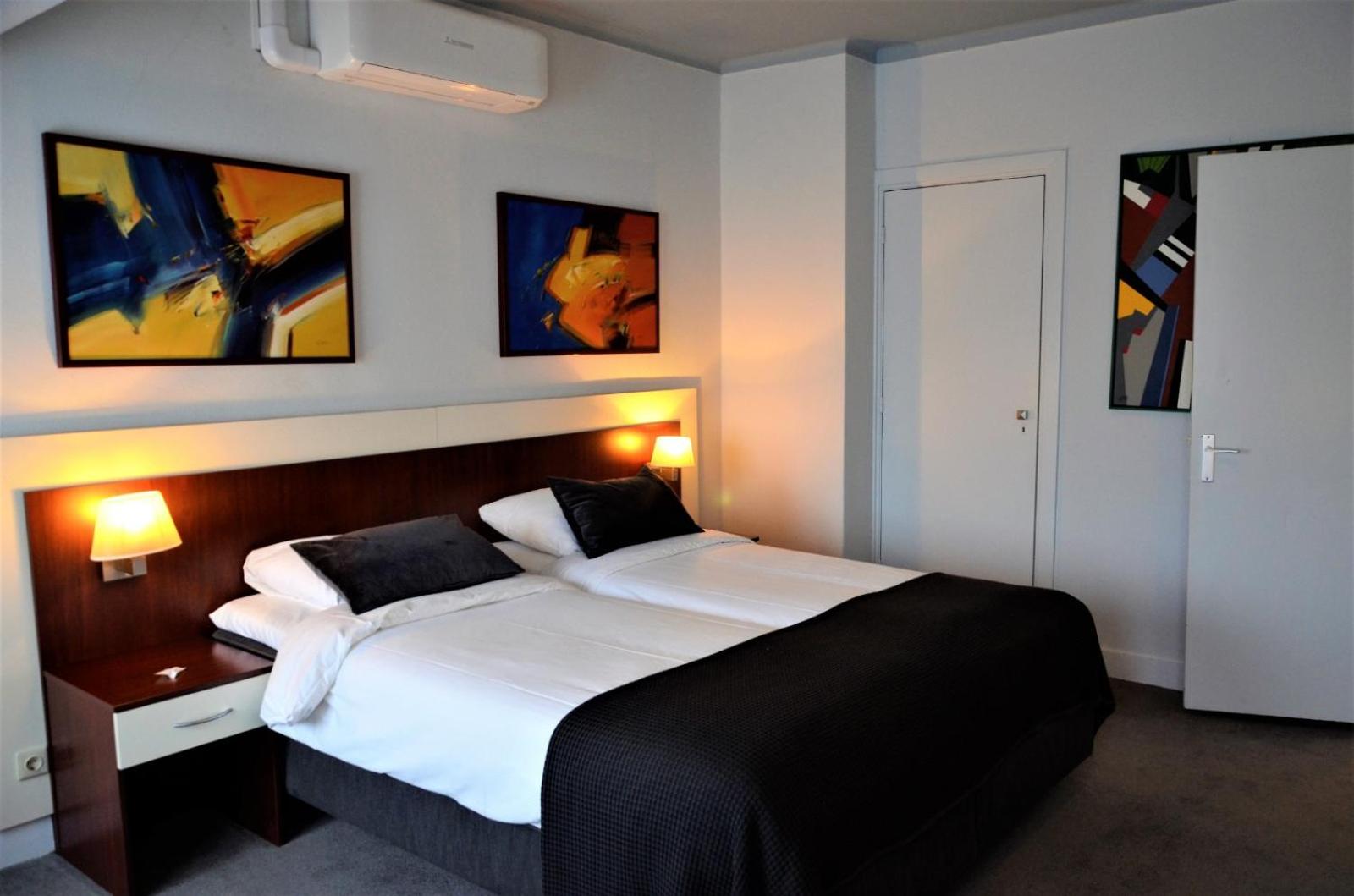 Large Twin Room - Photo 2